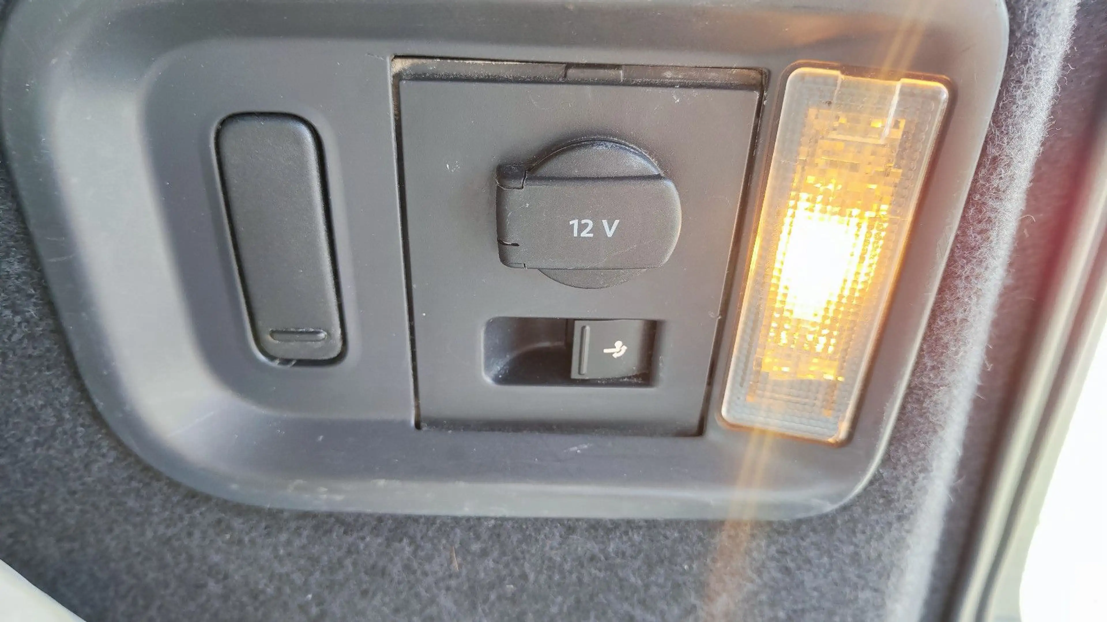 Volkswagen Sharan 2.0 TDI Highline BMT Xenon*Navi*Pano*AHK* — photo 37