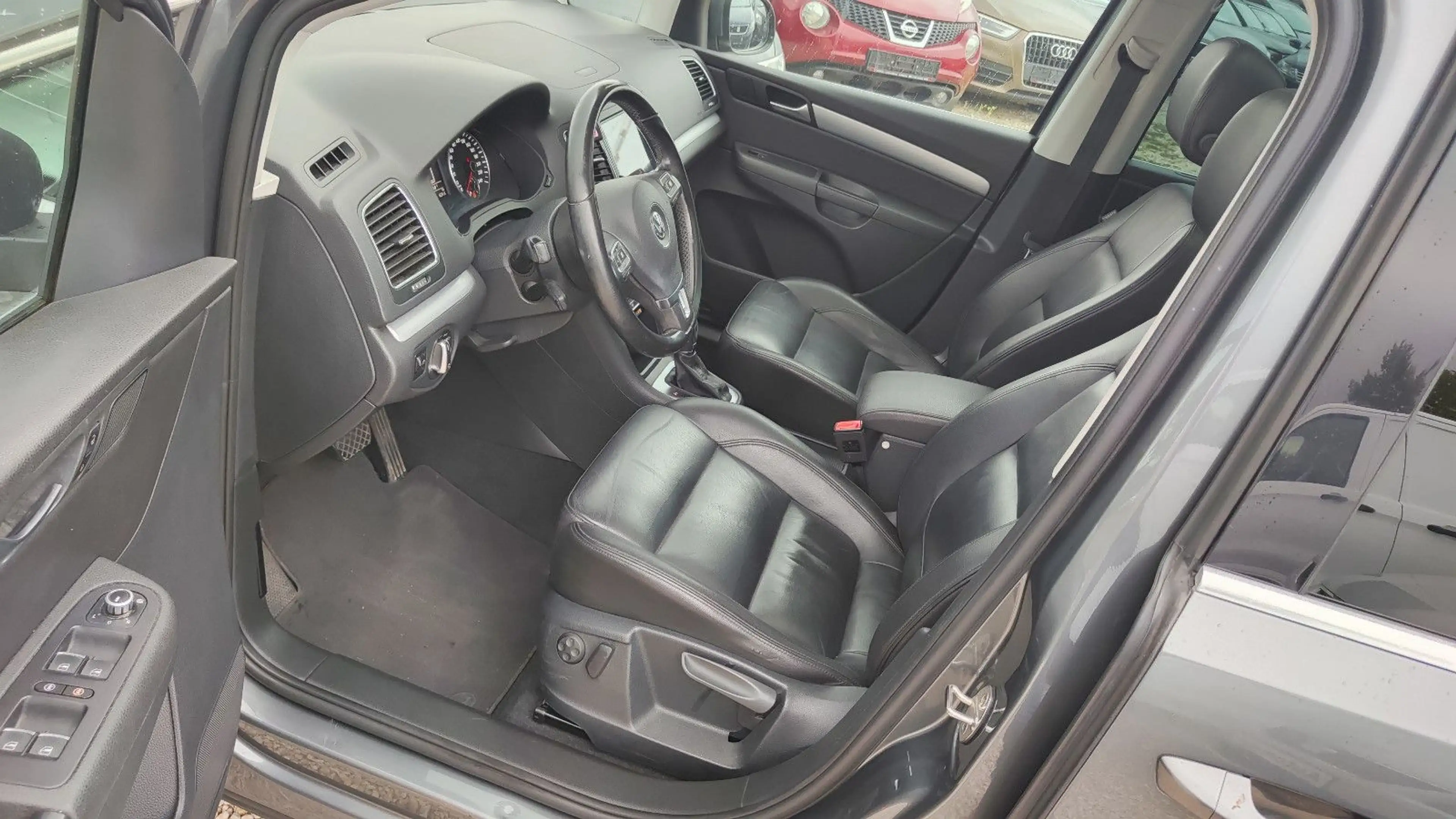 Volkswagen Sharan 2.0 TDI Highline BMT Xenon*Navi*Pano*AHK* — photo 22