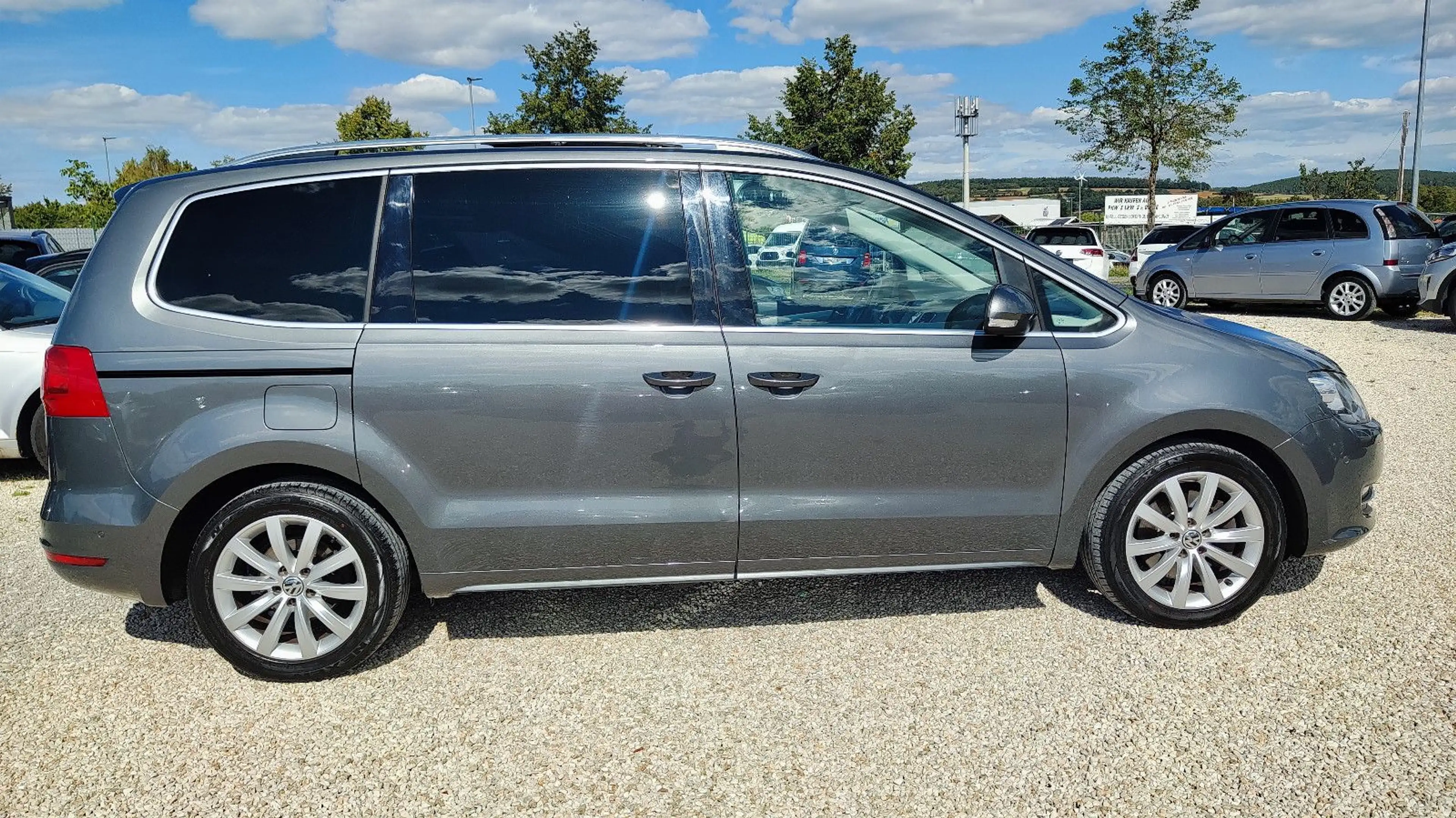 Volkswagen Sharan 2.0 TDI Highline BMT Xenon*Navi*Pano*AHK* — photo 11