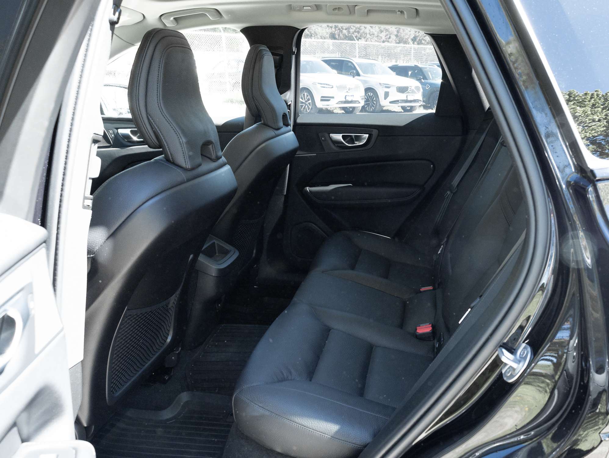 2025 Volvo XC60 B5 AWD Plus Dark Theme thumb 24