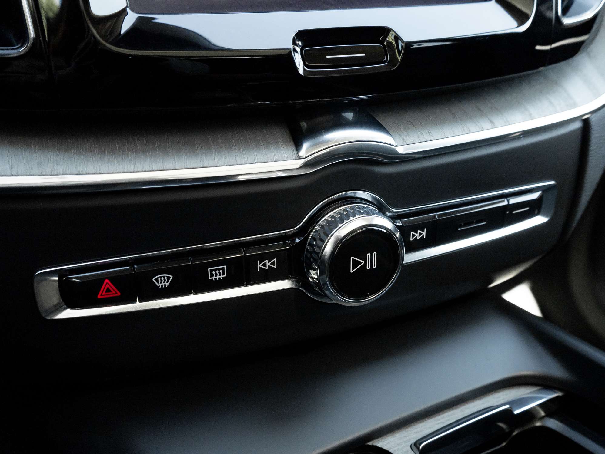 2025 Volvo XC60 B5 AWD Plus Dark Theme thumb 20
