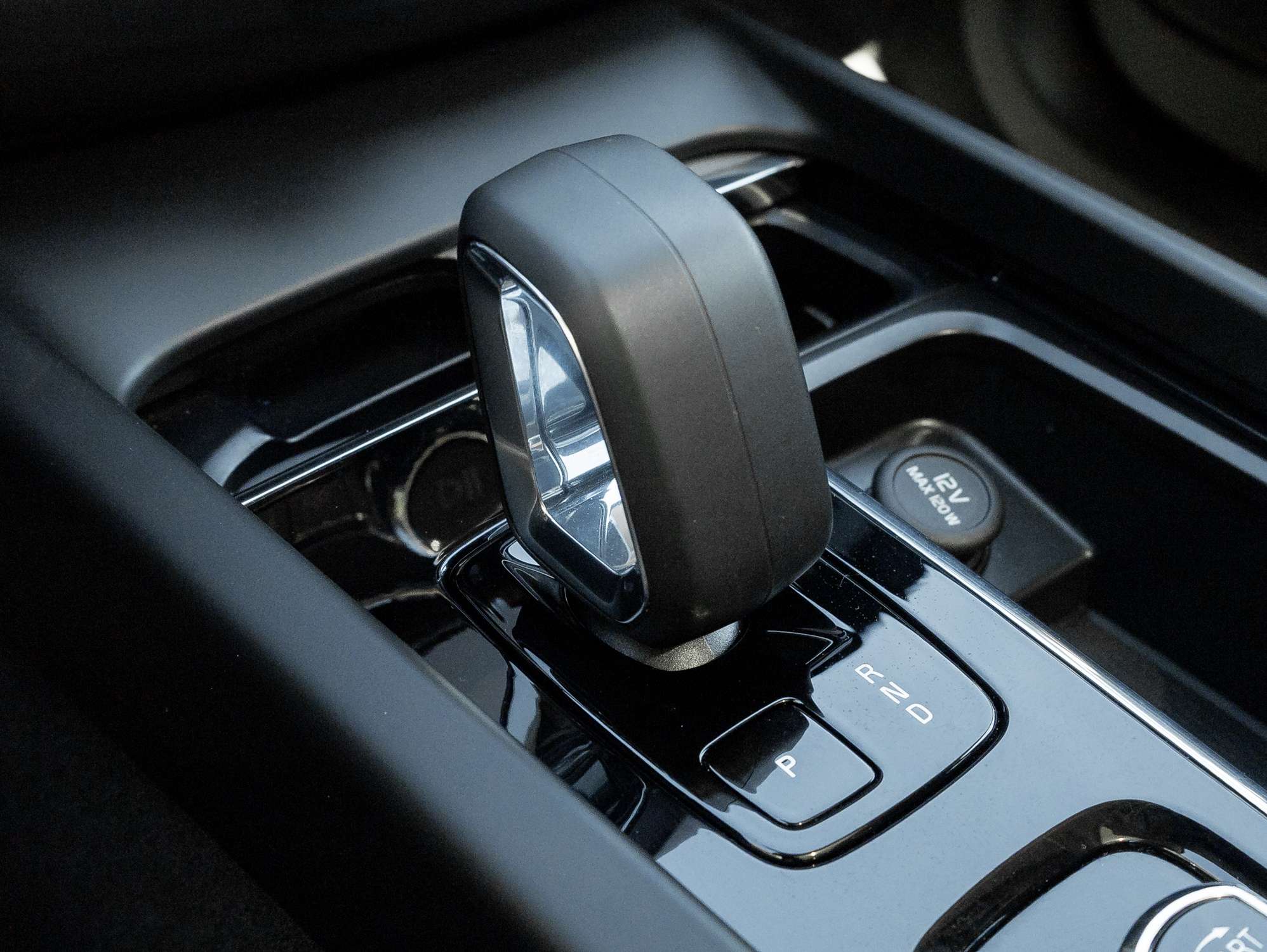 2025 Volvo XC60 B5 AWD Plus Dark Theme thumb 18