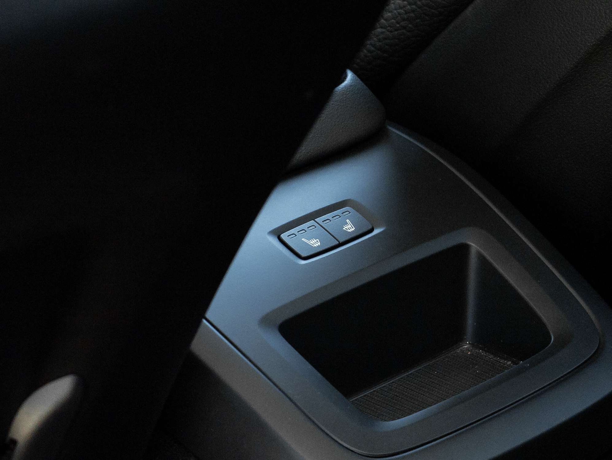2025 Volvo XC60 B5 AWD Plus Dark Theme thumb 25
