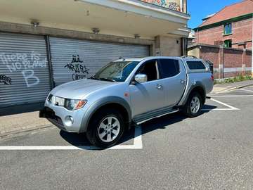L 200 2.5 Turbo DI-D 4WD Intense Canyon