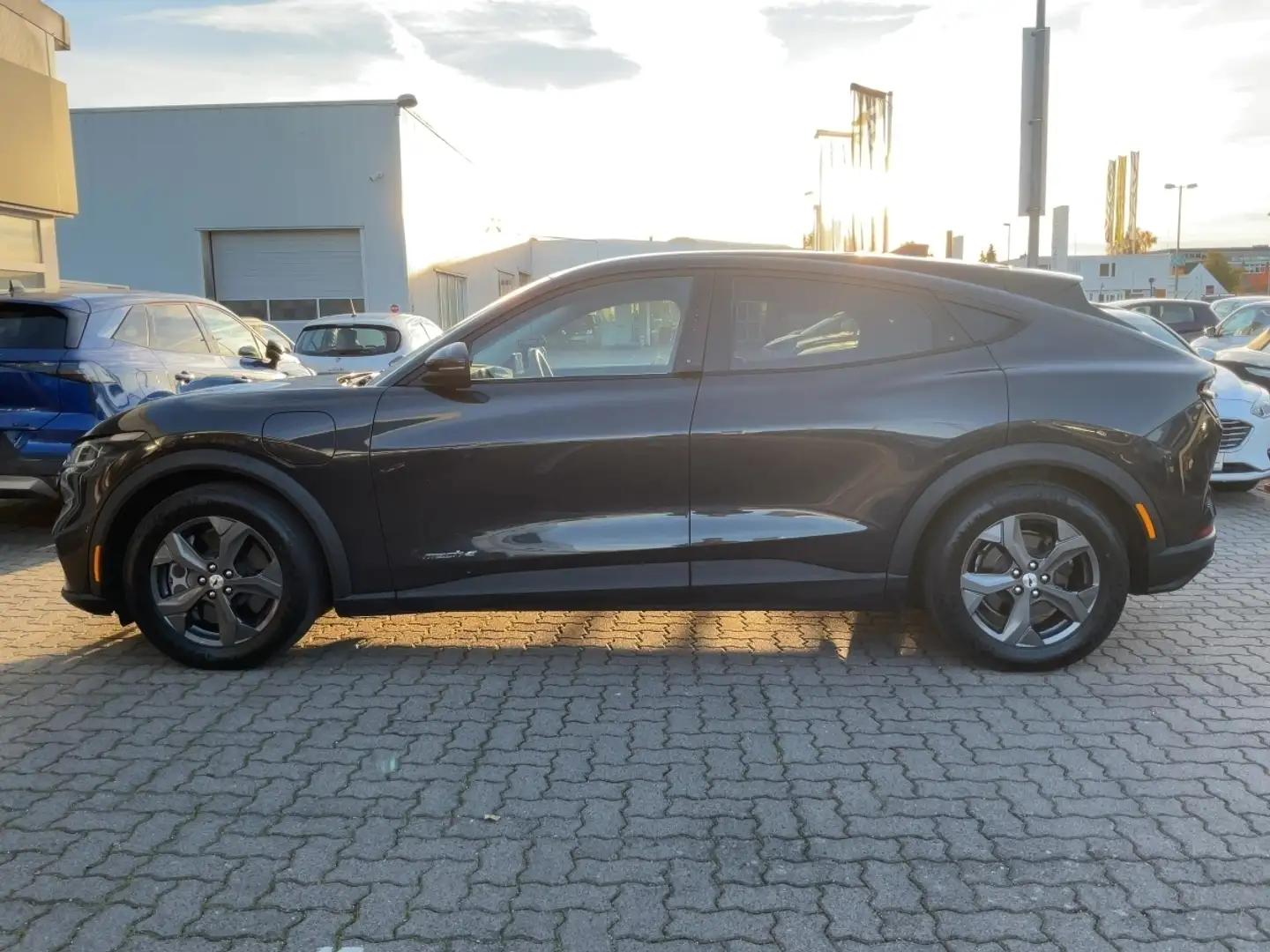 Ford Mustang Mach-E Basis Standard Range Grau - 2