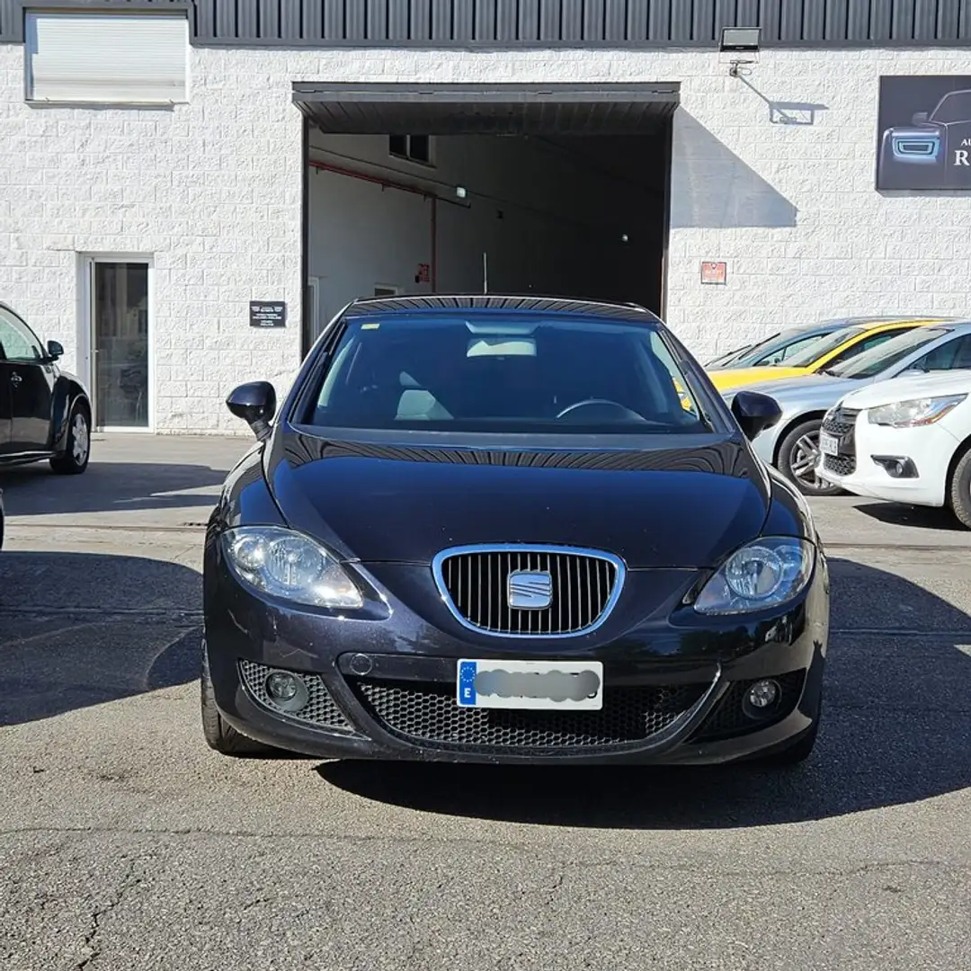 SEAT Leon 1.6 TDI 105cv DSG Style Negro - 2