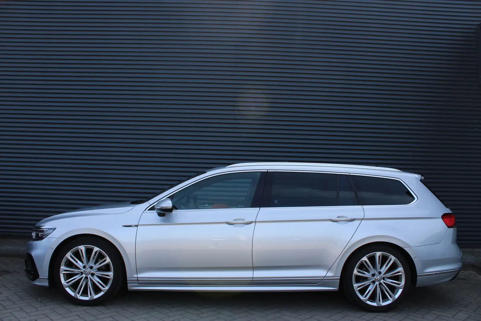 Volkswagen Passat Variant 1.5 TSI Elegance R-Line Full-Led 360-Camera Panora Gris - 2