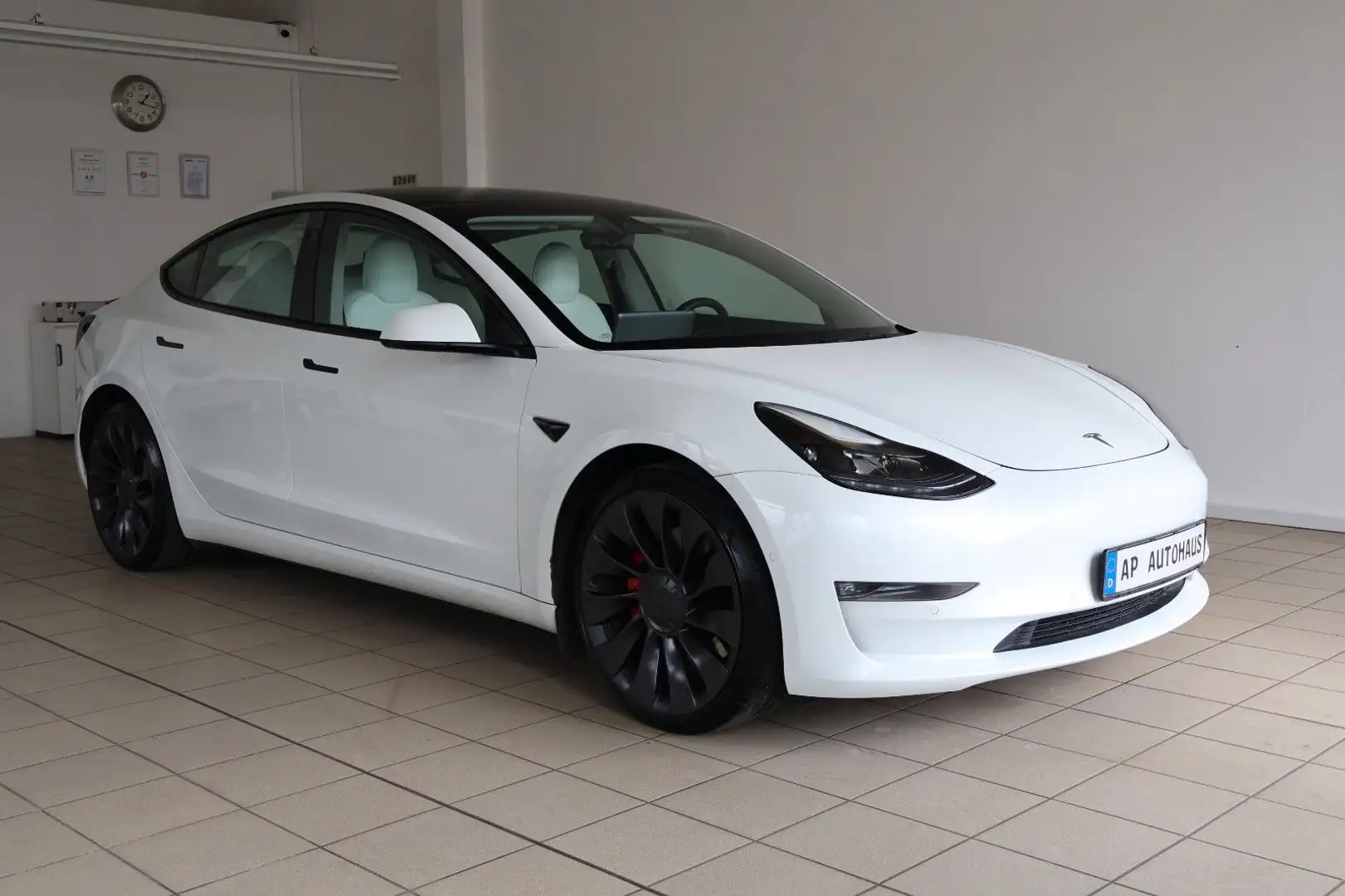 Tesla Model 3 Performance Dual AWD Innenraum weiß Weiß - 1