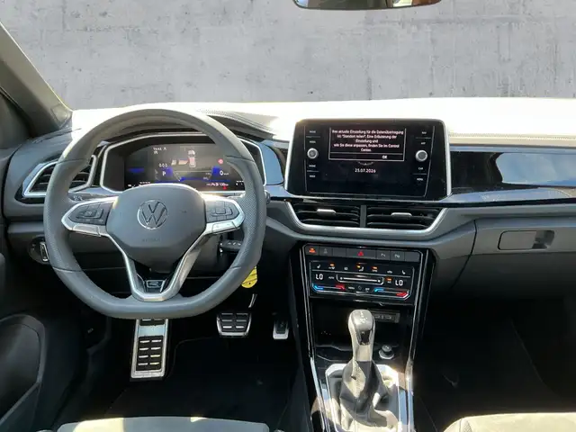 Volkswagen T-Roc view 9