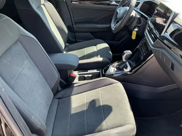 Volkswagen T-Roc view 13