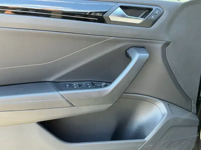 Volkswagen T-Roc view 15