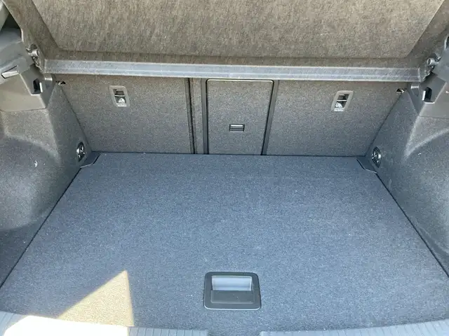 Volkswagen T-Roc view 14