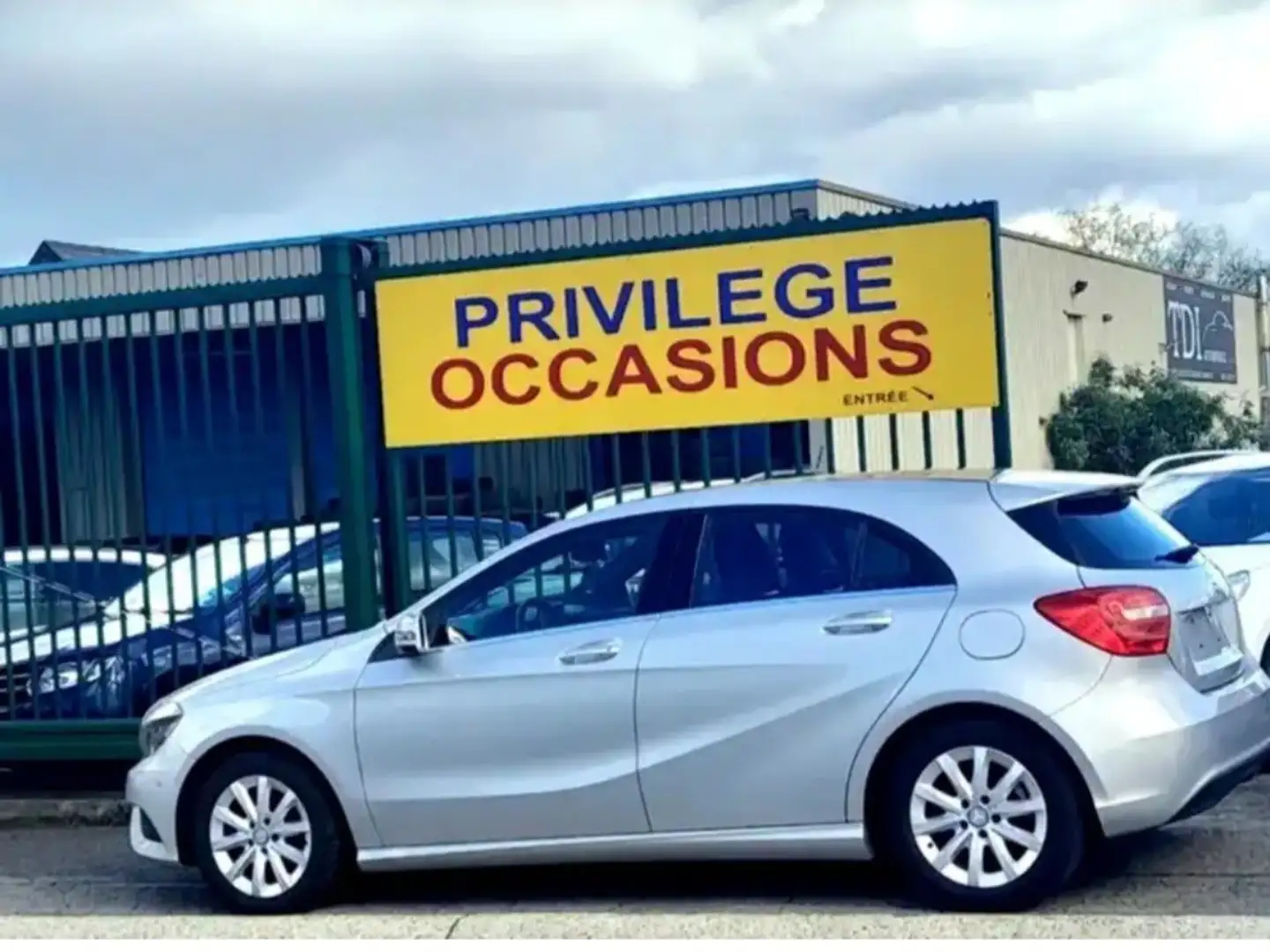 Mercedes-Benz A 180 CDI SPORT Edition 110cv 6v 1/2 cuir GPS JA CAPTEUR Gris - 1