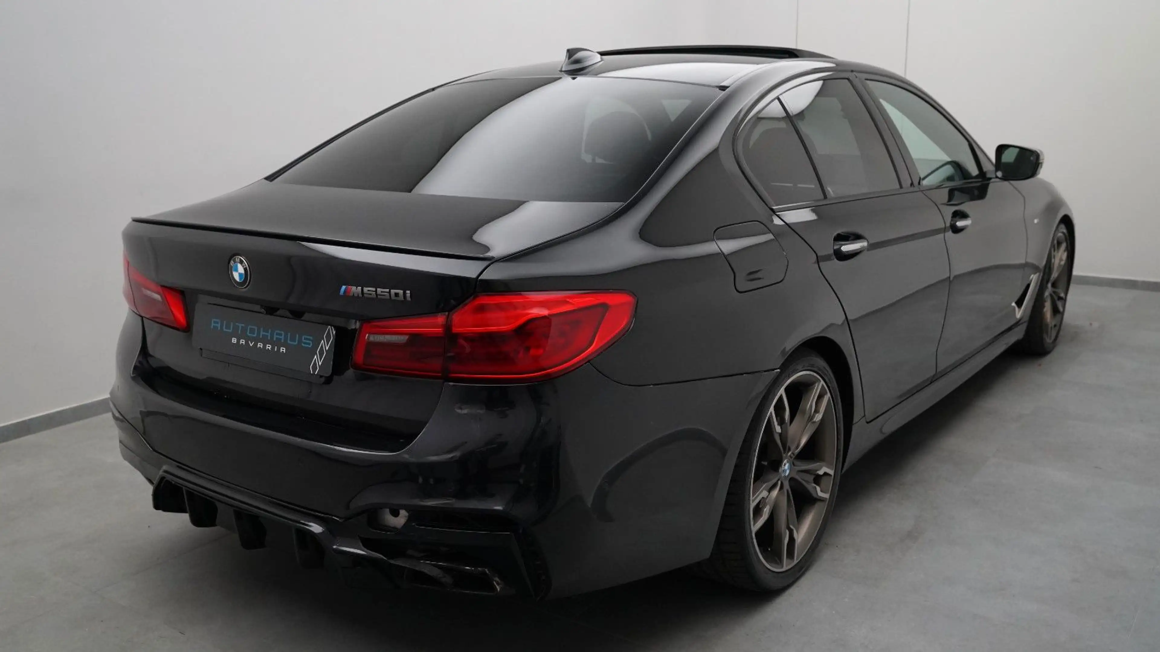 BMW 550 i xDrive Limousine *ACC*HARMAN*360°* — photo 7