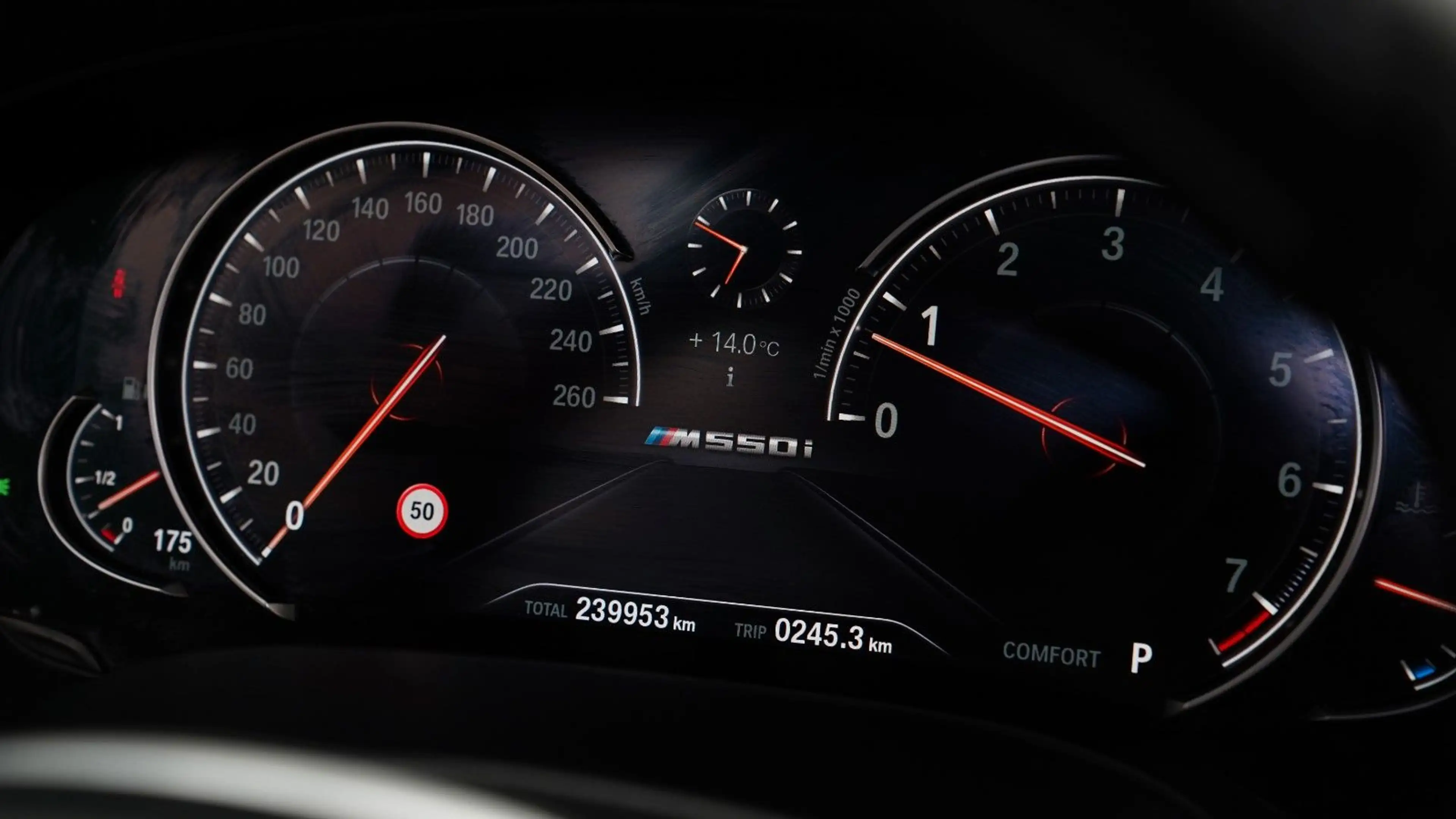 BMW 550 i xDrive Limousine *ACC*HARMAN*360°* — photo 14