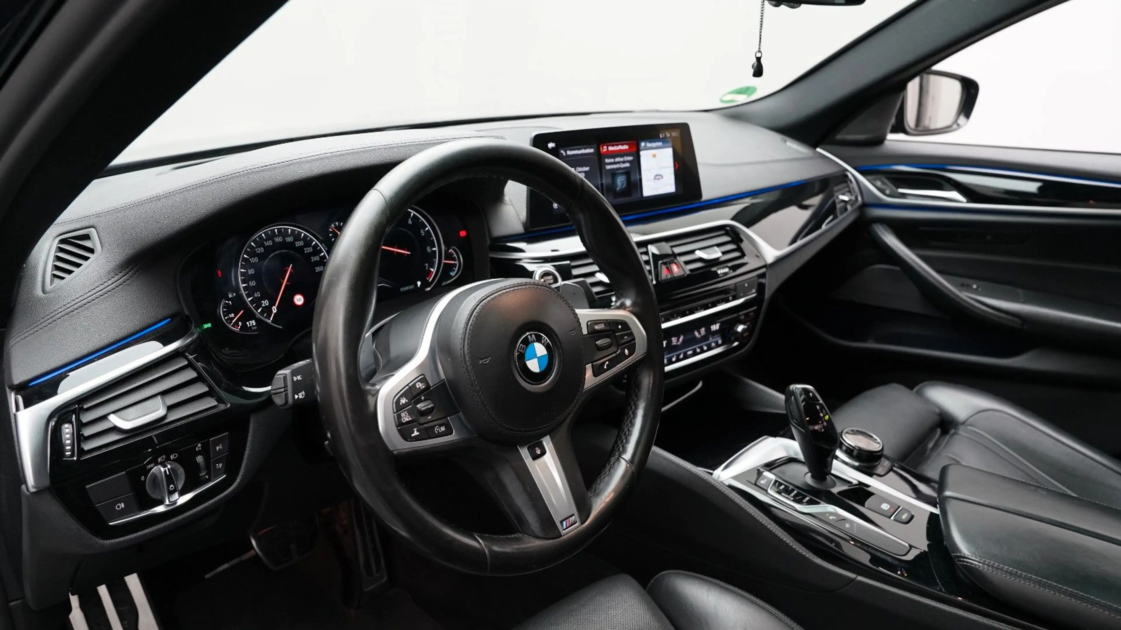 BMW 550 i xDrive Limousine *ACC*HARMAN*360°* — photo 8
