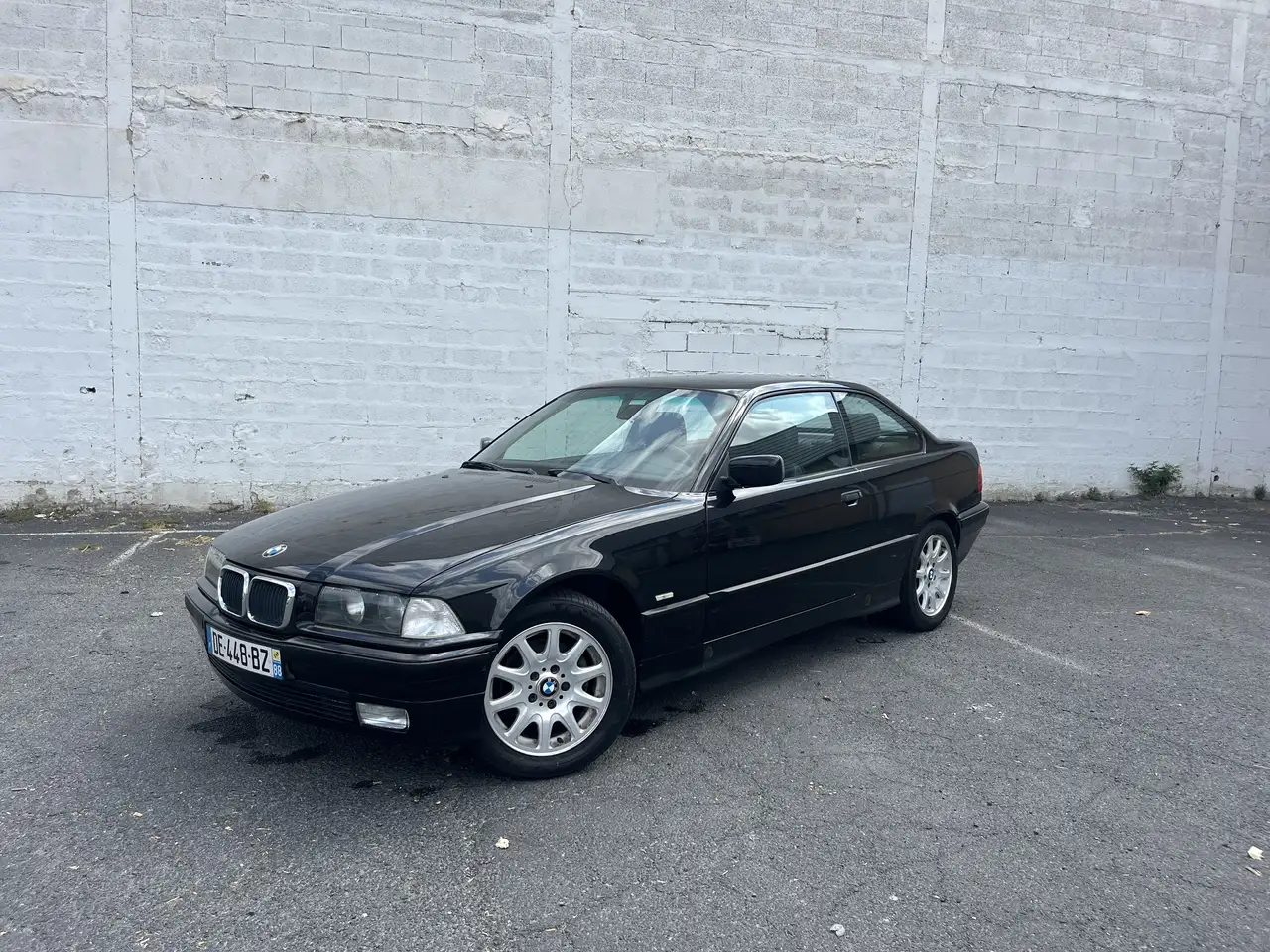 BMW 323i, foto 1