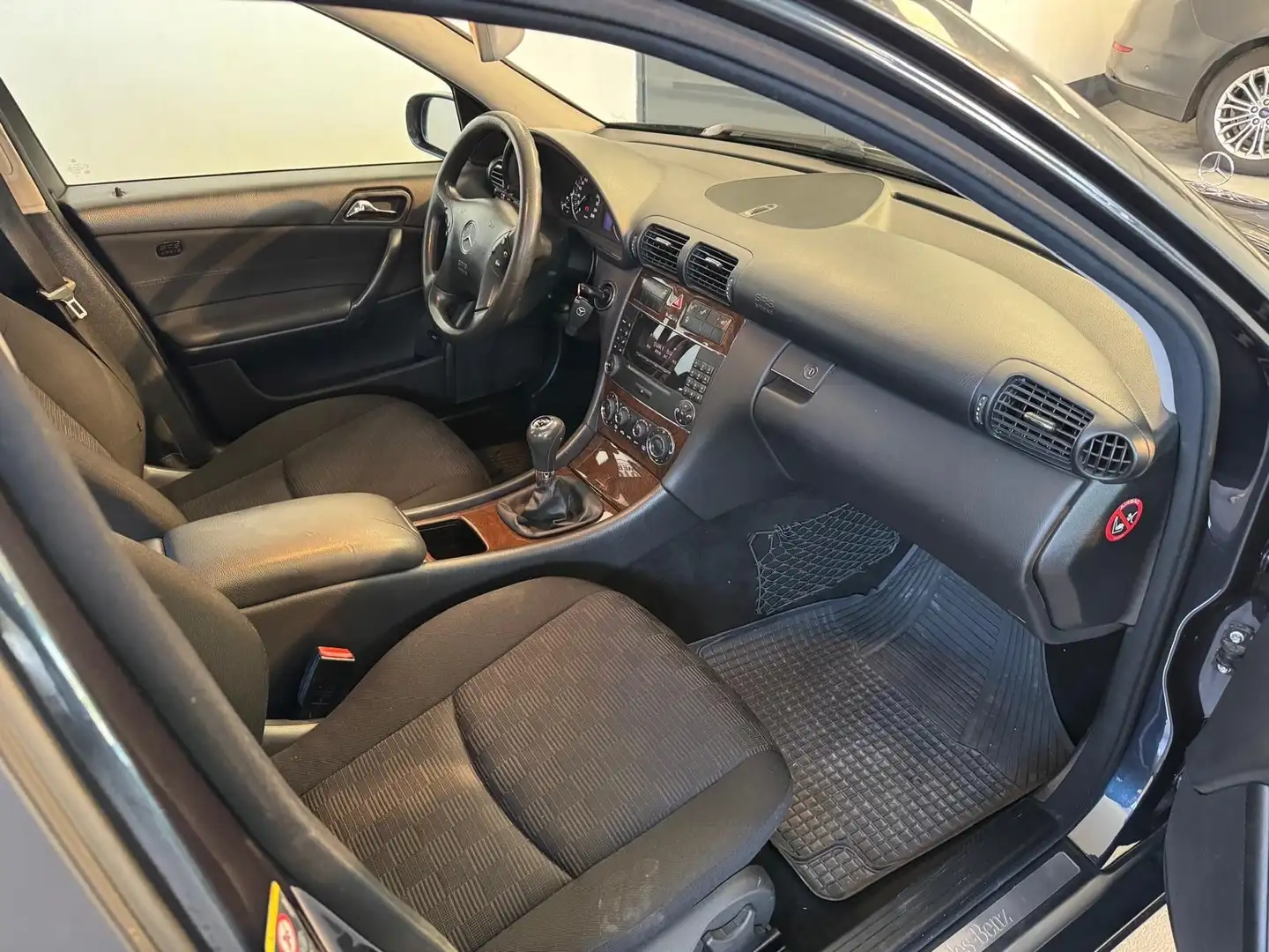 Mercedes-Benz C 200 CDI LIM.*CLIMATIC*AHK*SHZ*TEMPO*1-HD* Schwarz - 2