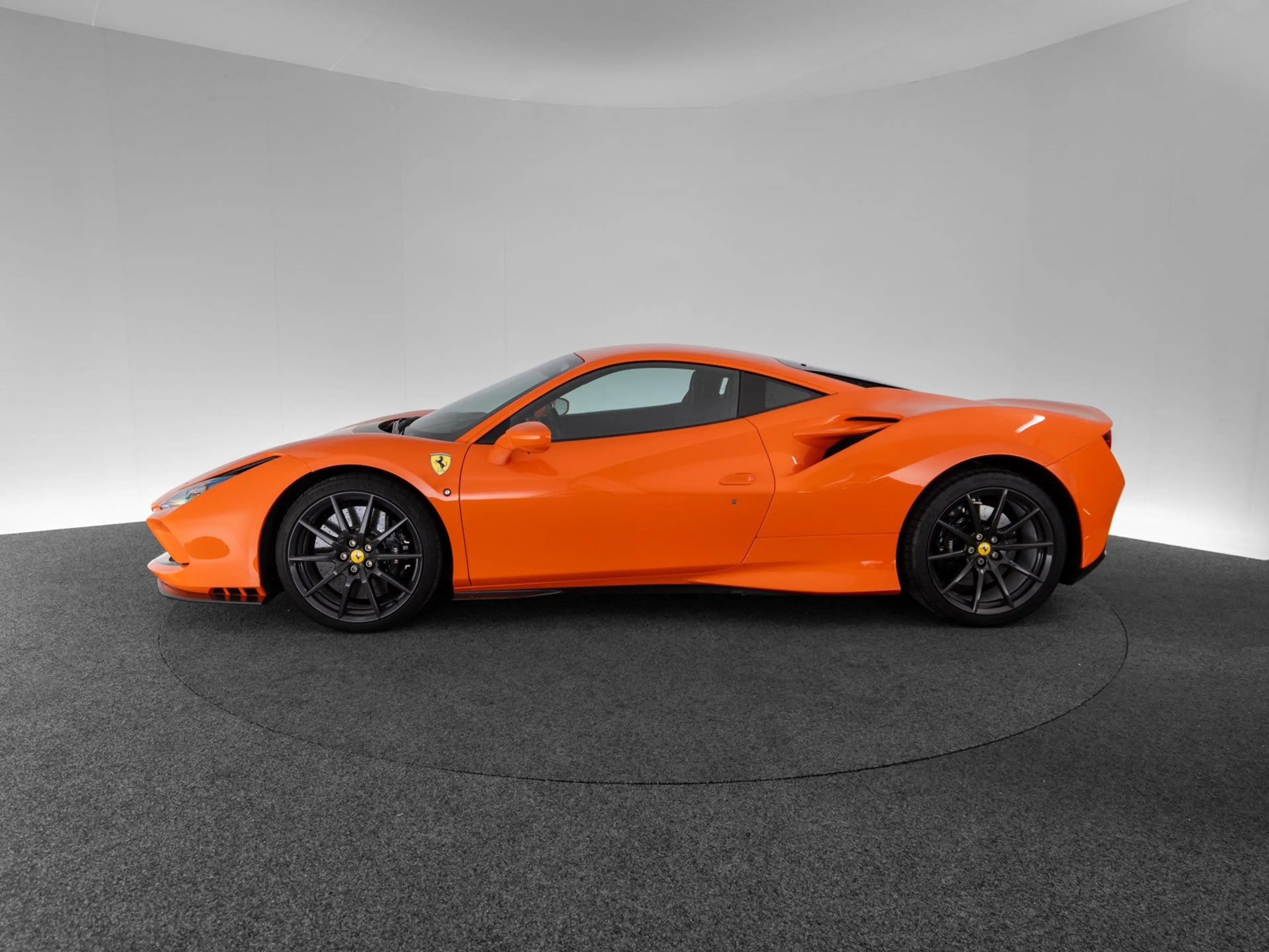 Ferrari F8 Tributo — photo 8