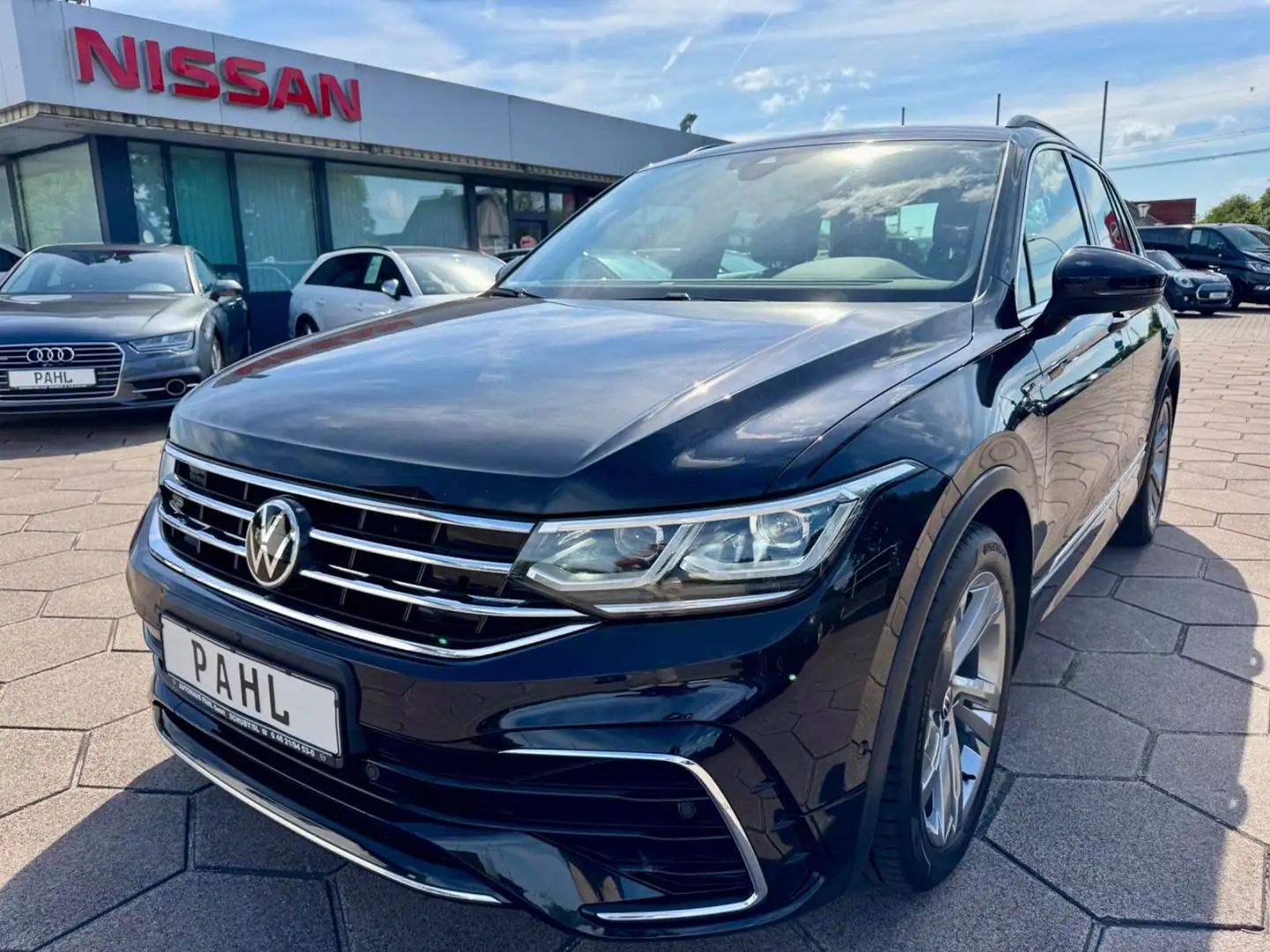Volkswagen Tiguan 2.0 TDI R-Line HARMAN/KARDON 360*AHK LED Schwarz - 1