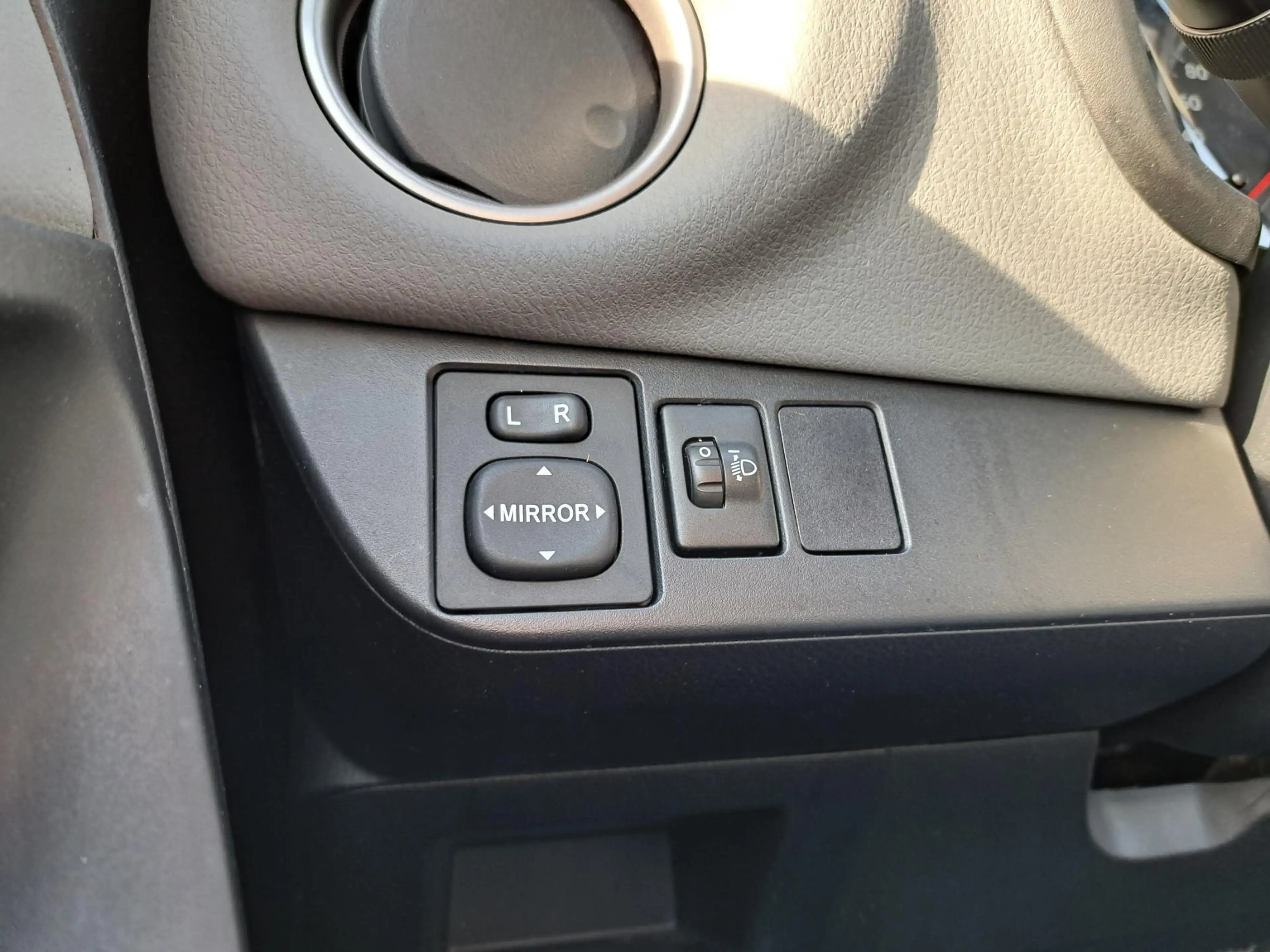 Toyota Yaris 1.3 VVT-i Aspiration CRUISE AIRCO TREKHAAK NAVI — photo 13