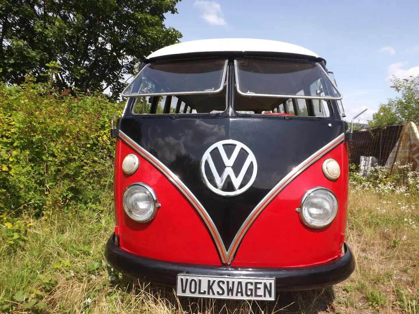 Volkswagen T1 fast wie ein teurer und wertvoller Samba-Bus! - 2