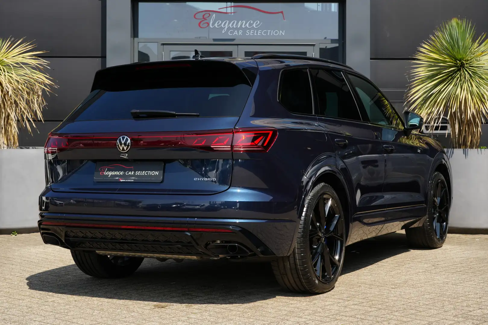 Volkswagen Touareg 3.0 TSi eHybrid 4MOTION R 462pk Panoramadak/Dynaud Blauw - 2