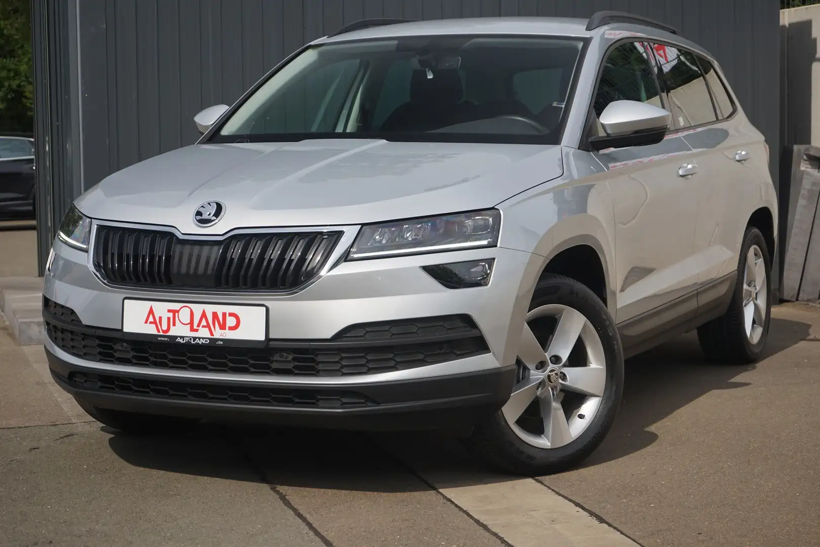 Skoda Karoq 1.5 TSI LED Navi Kamera Android Apple Silber - 2