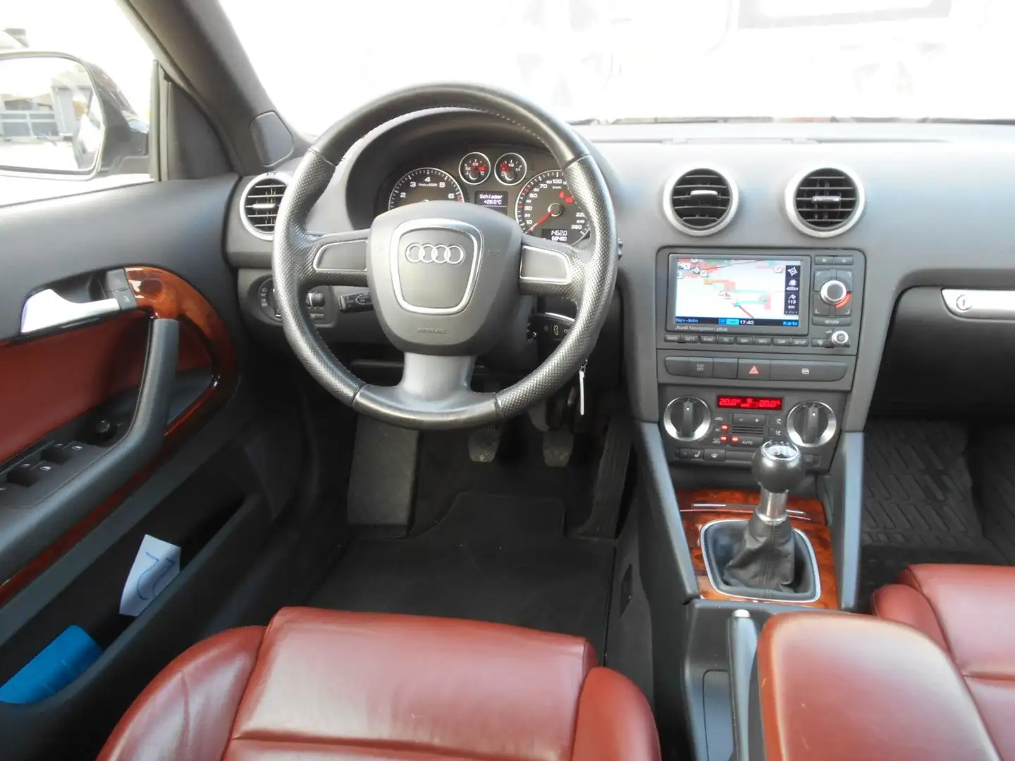Audi A3 1.8TFSI Cabriolet Attraction NAVI/LEDER/KLIMA Schwarz - 2