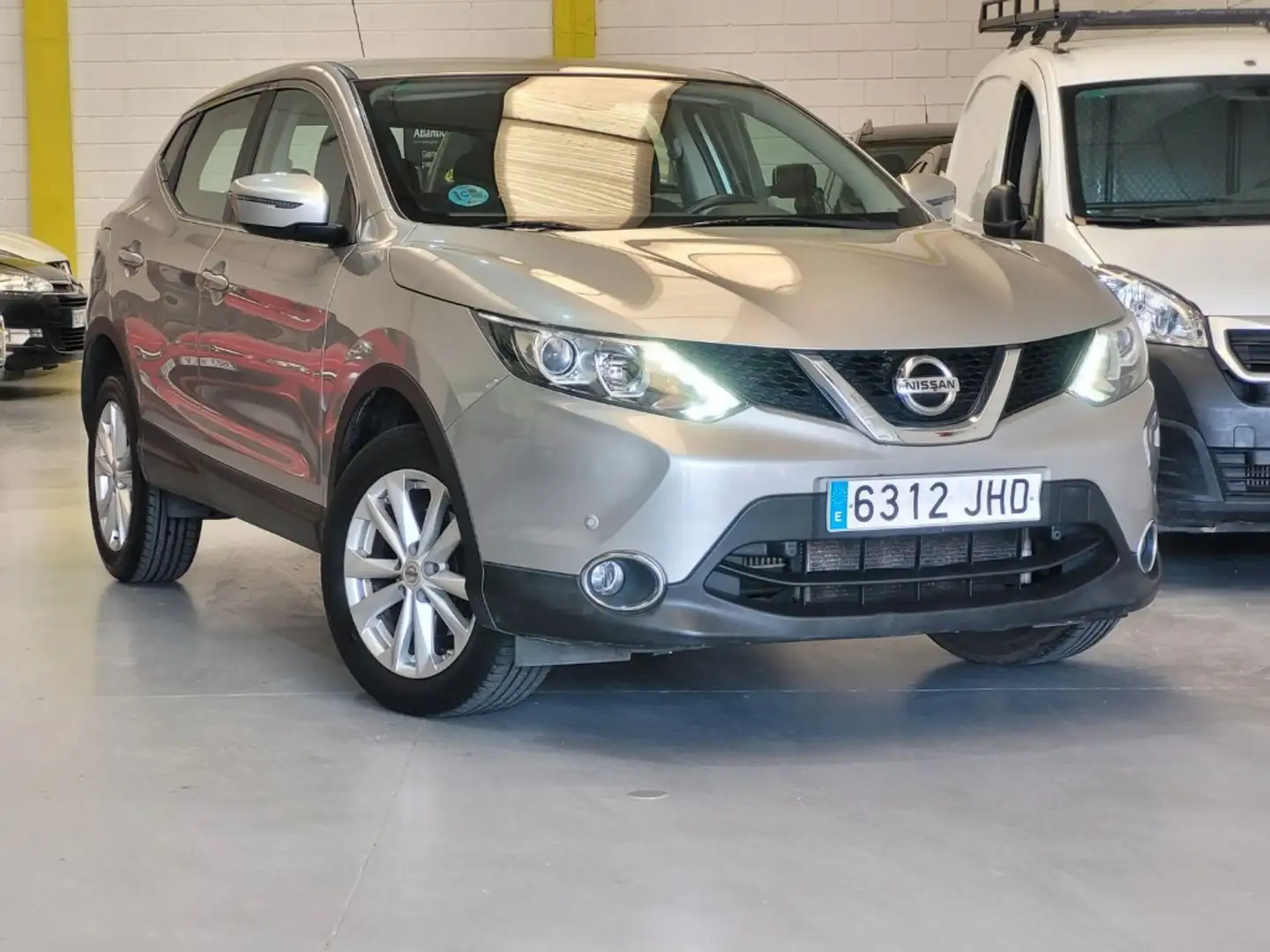 Nissan Qashqai 1.2 DIG-T Visia 4x2 Grau - 2