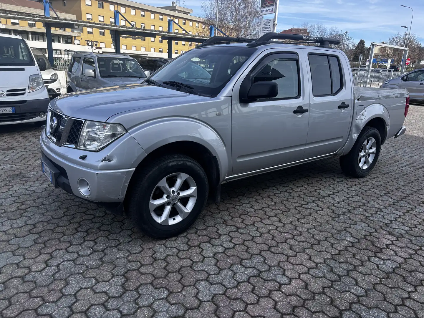Nissan Navara d.cab 2.5 dci SE 174cv - 1