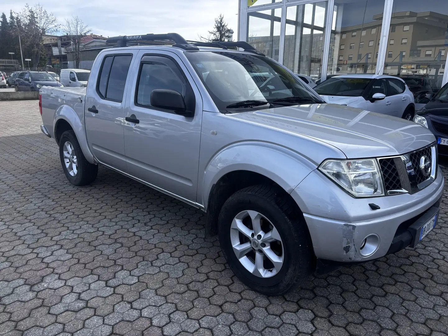 Nissan Navara d.cab 2.5 dci SE 174cv - 2