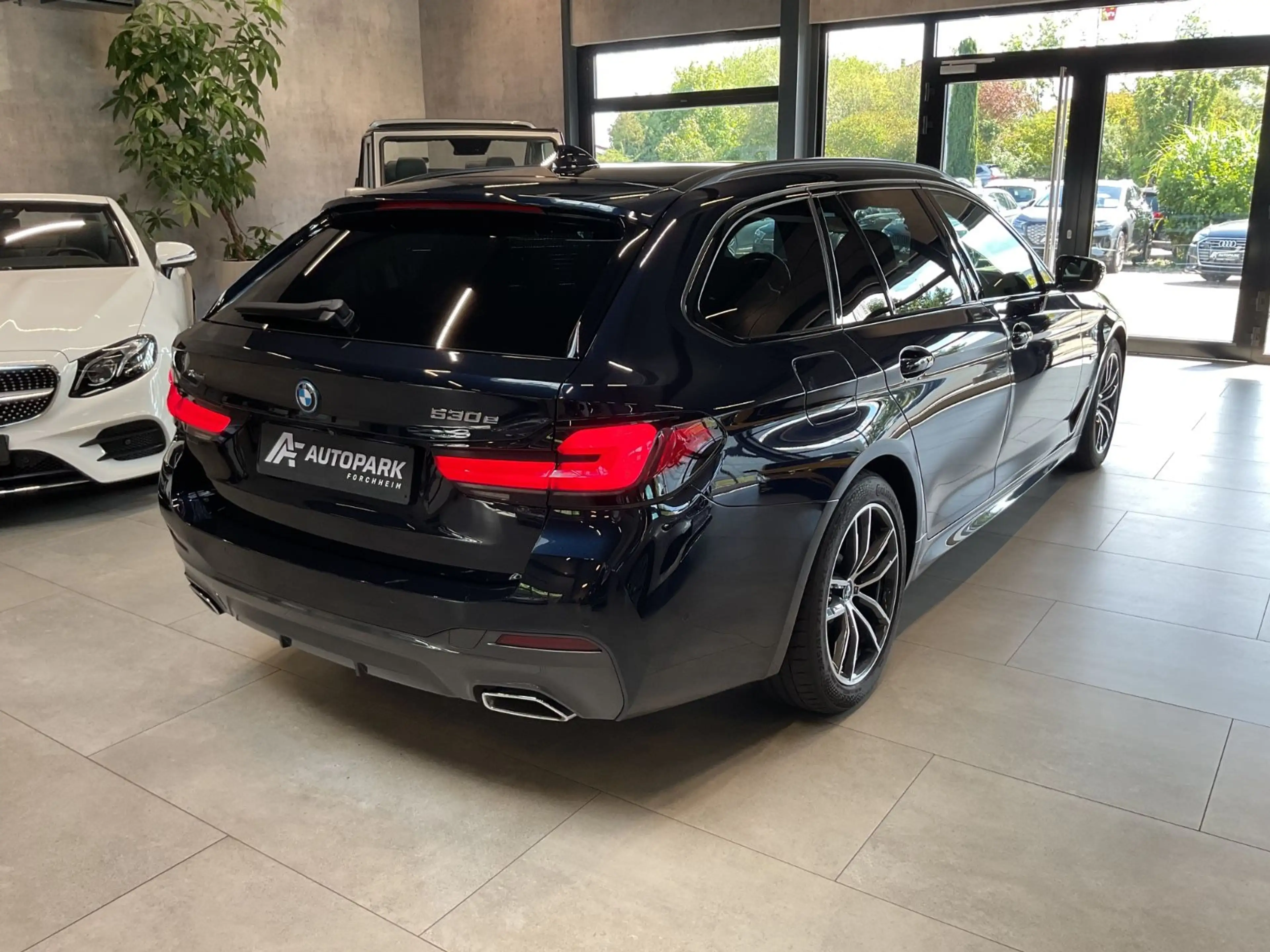 BMW 530 e xDr. M Sport AHK Laser Leder HiFi HuD Kame. — photo 4