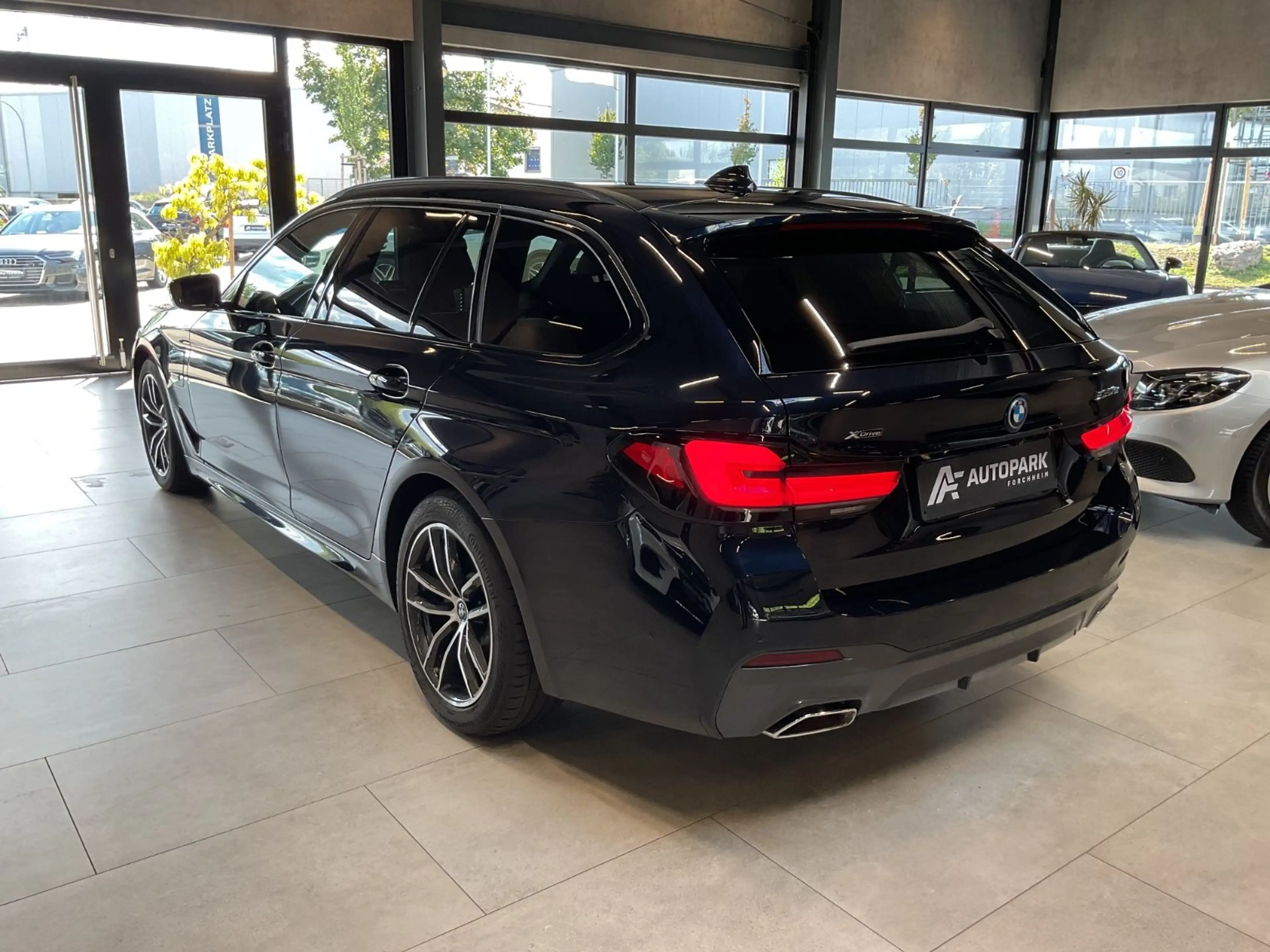 BMW 530 e xDr. M Sport AHK Laser Leder HiFi HuD Kame. — photo 6
