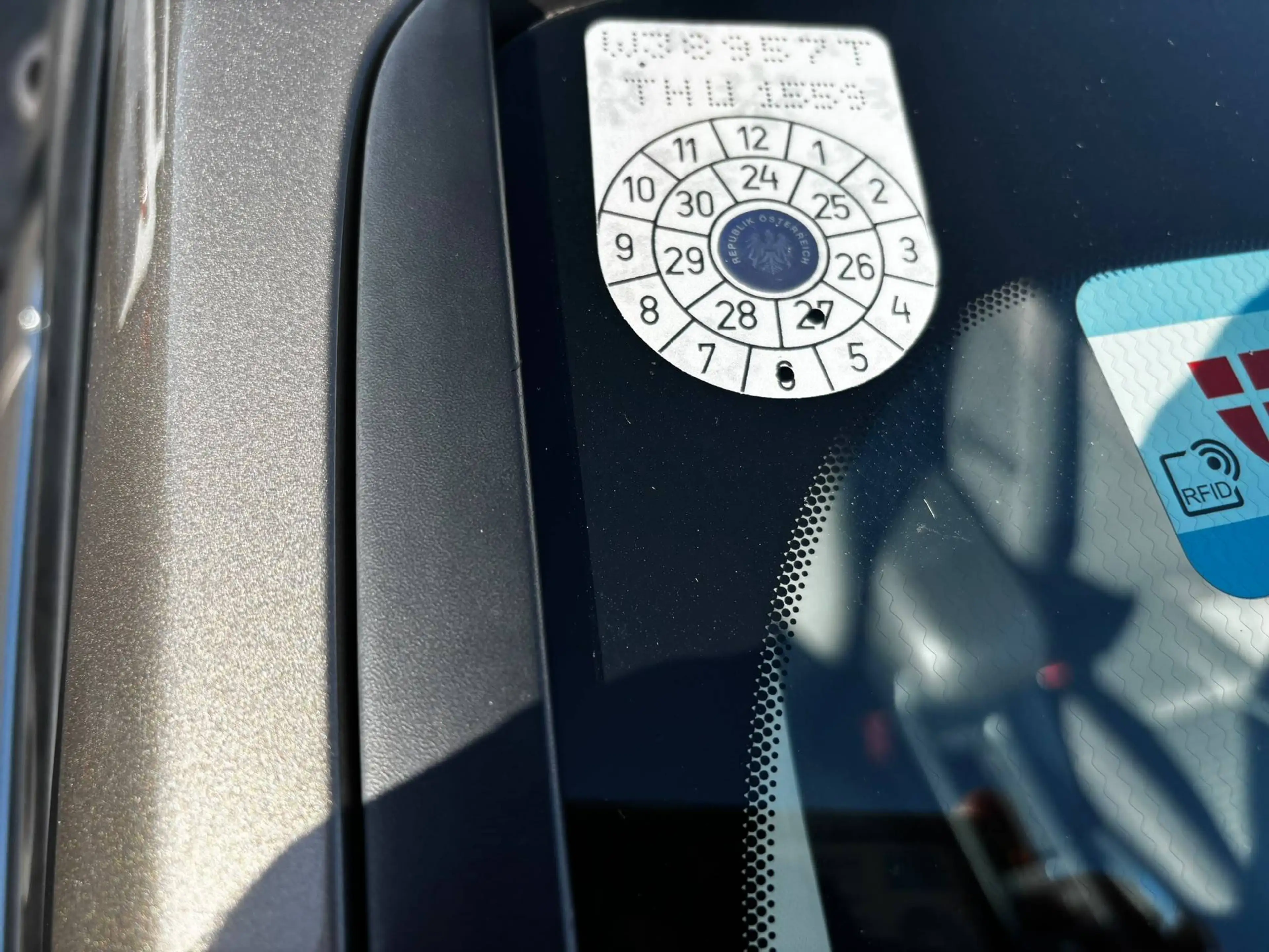 Ford C-Max Titanium 1,5 TDCi 120PS Pickerl Services NEU Zahnriemen gemacht Parkhilfe Sitzheizung — photo 12