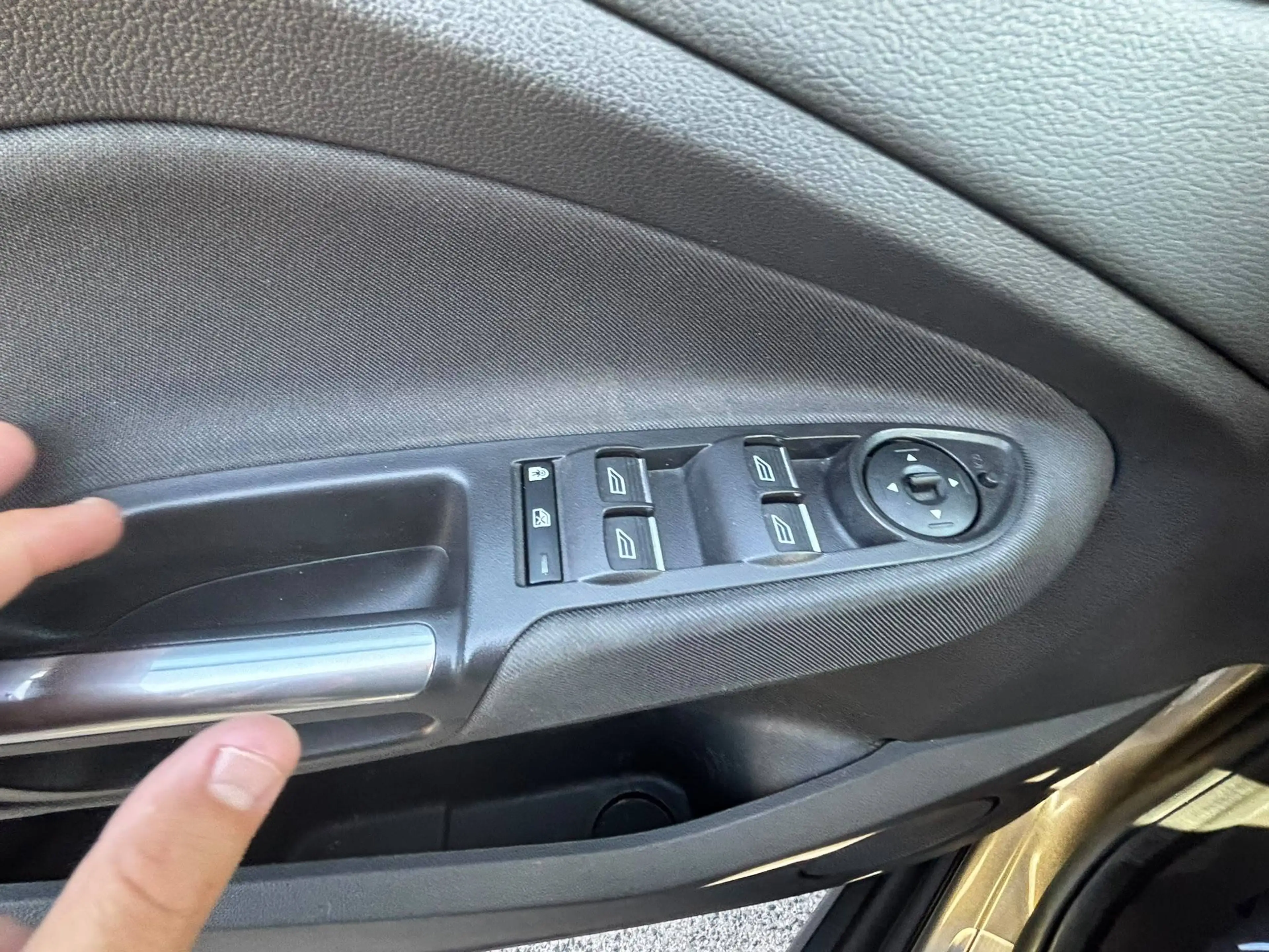 Ford C-Max Titanium 1,5 TDCi 120PS Pickerl Services NEU Zahnriemen gemacht Parkhilfe Sitzheizung — photo 4