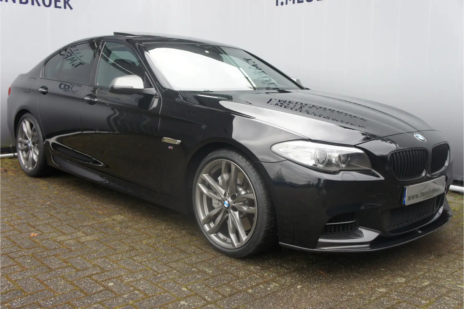BMW M550 5-serie M550xd Glasdak, Negru - 1