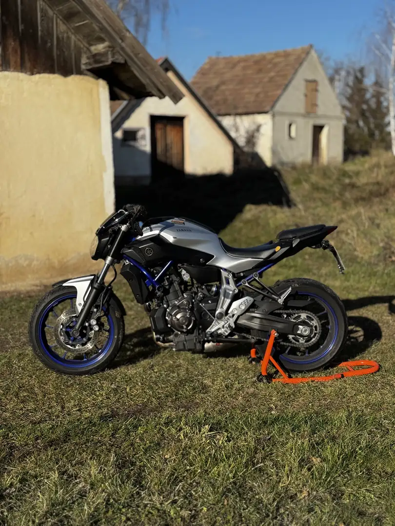 Yamaha MT-07 Racing Blue Series Silver - 2