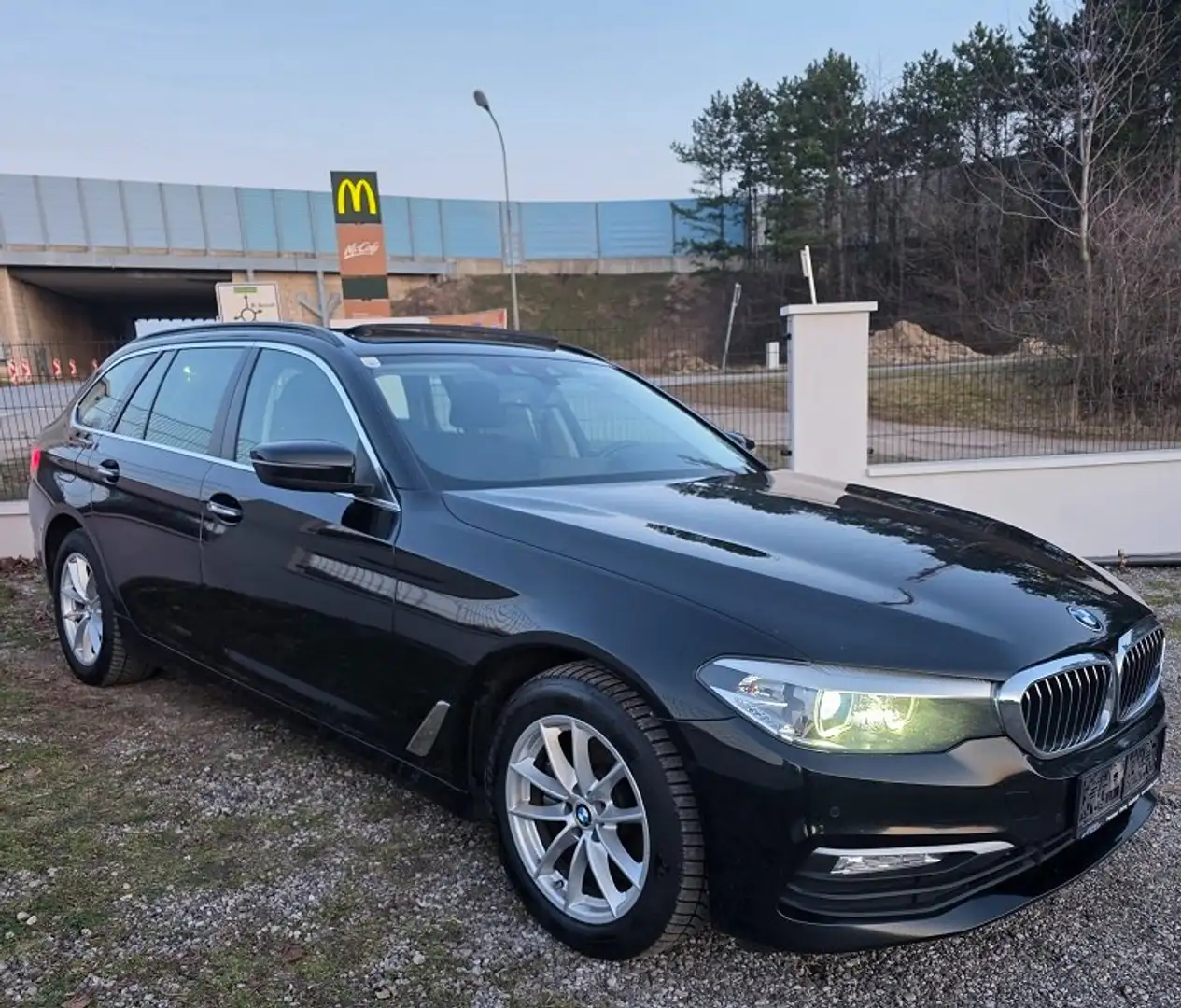 BMW 520 520d Touring G31 Schwarz - 2