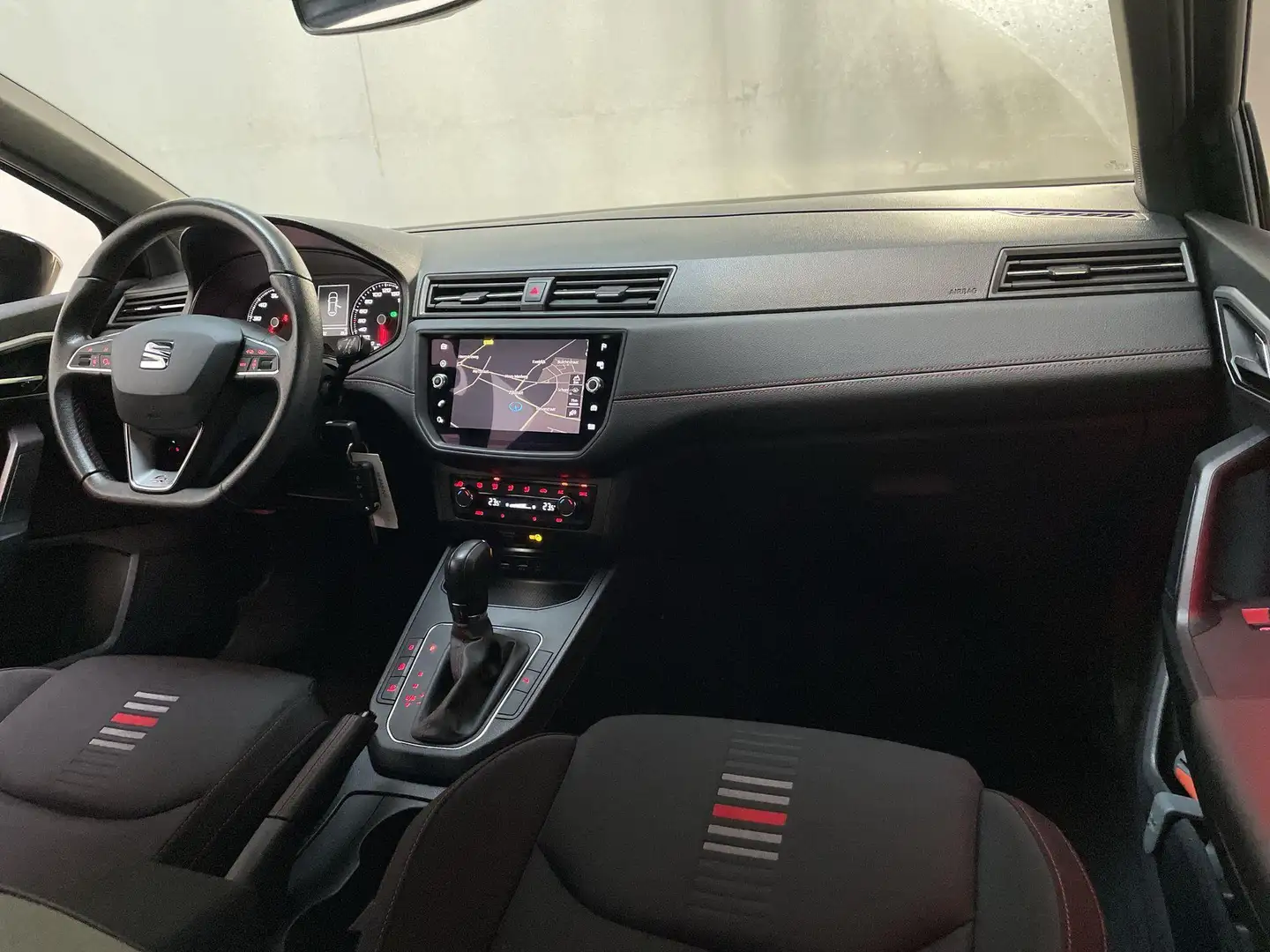 SEAT Ibiza 1.0 TSI 116pk DSG FR Business Intense Navigatie Ca Noir - 2