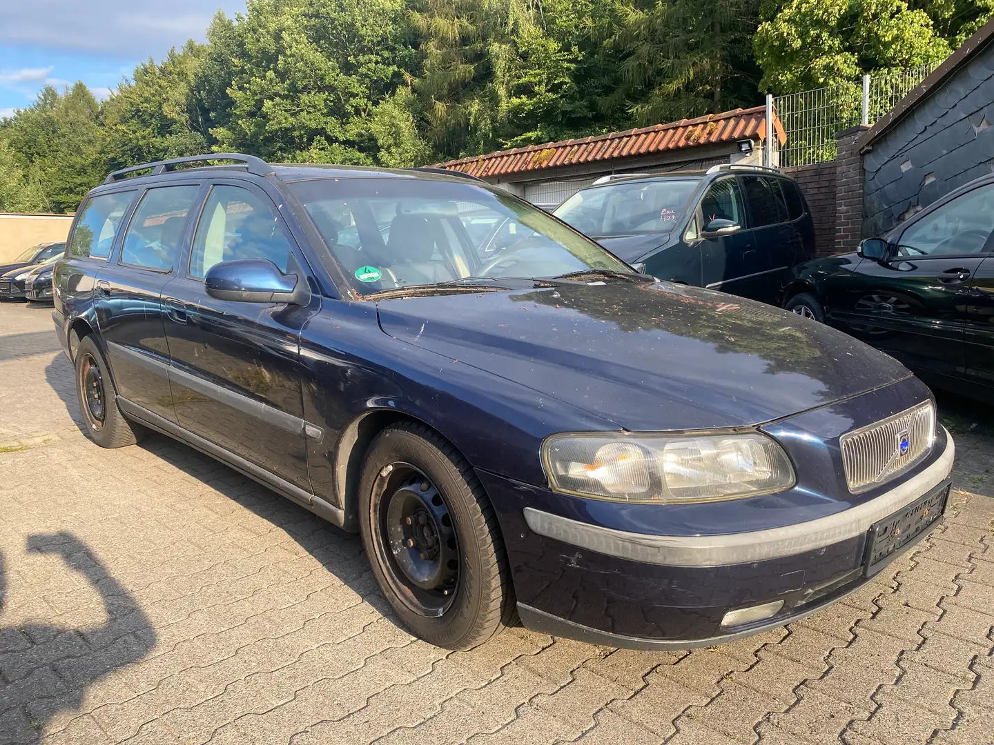 Volvo V70 2.4 Automatik Tuv 12/25 Klima Teilleder Schwarz - 1