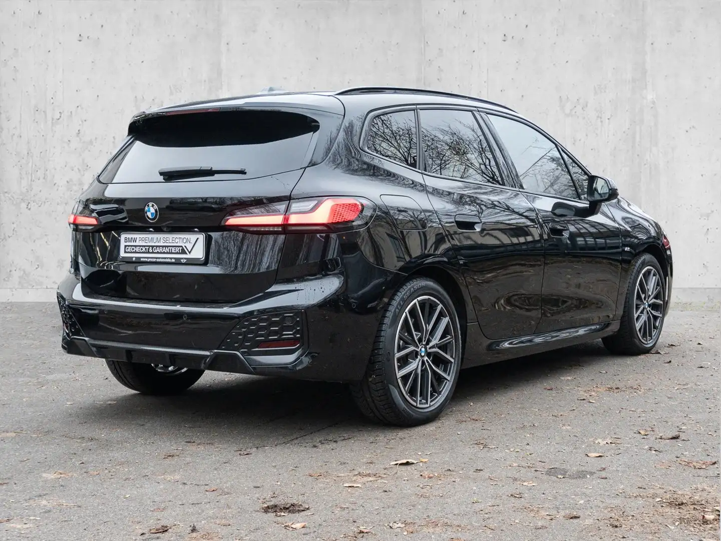 BMW 220 i M Sport Aut. HUD PANO AHK 360°KAM RFK NAVI LED Schwarz - 2