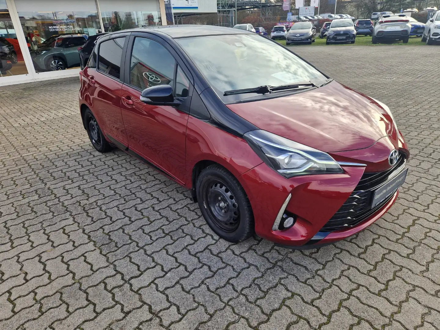 Toyota Yaris 1.5 Style Selection Klima Kamera Sitzhzg Schwarz - 2