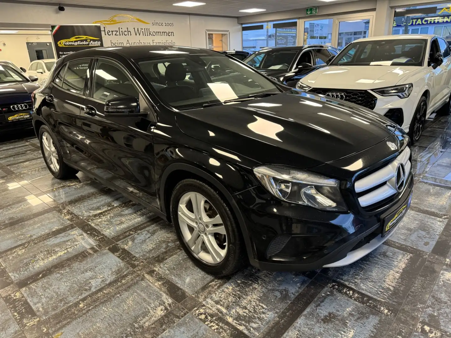 Mercedes-Benz GLA 200 GLA -Klasse GLA 200 CDI / d*Automatik*Na Чёрный - 2