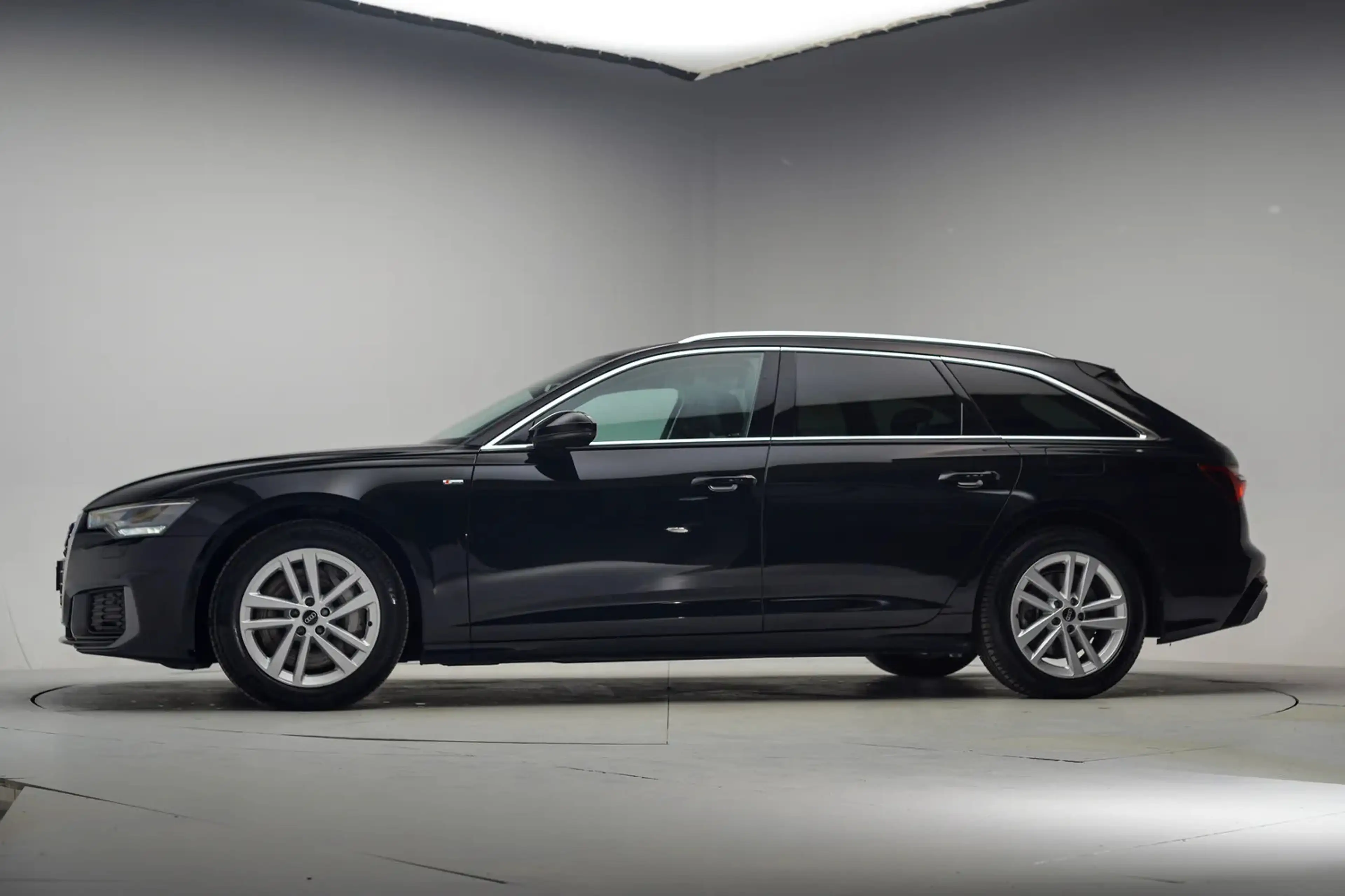 Audi A6 AVANT 50 TFSI e quattro S-Line Business Executive — photo 2