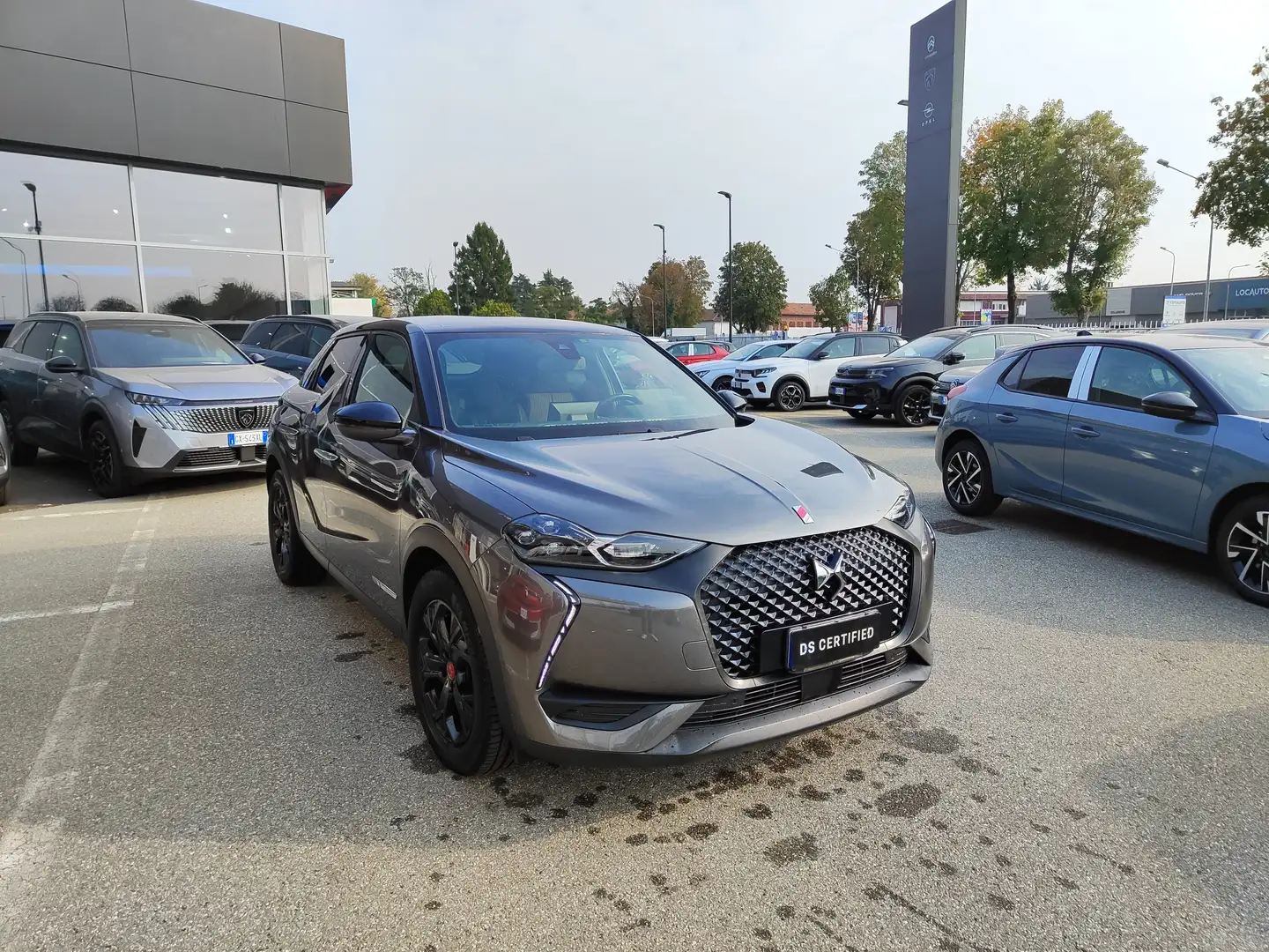 DS Automobiles DS 3 Crossback 1.2 PureTech 100cv PERFORMANCE LINE USATO Grau - 1