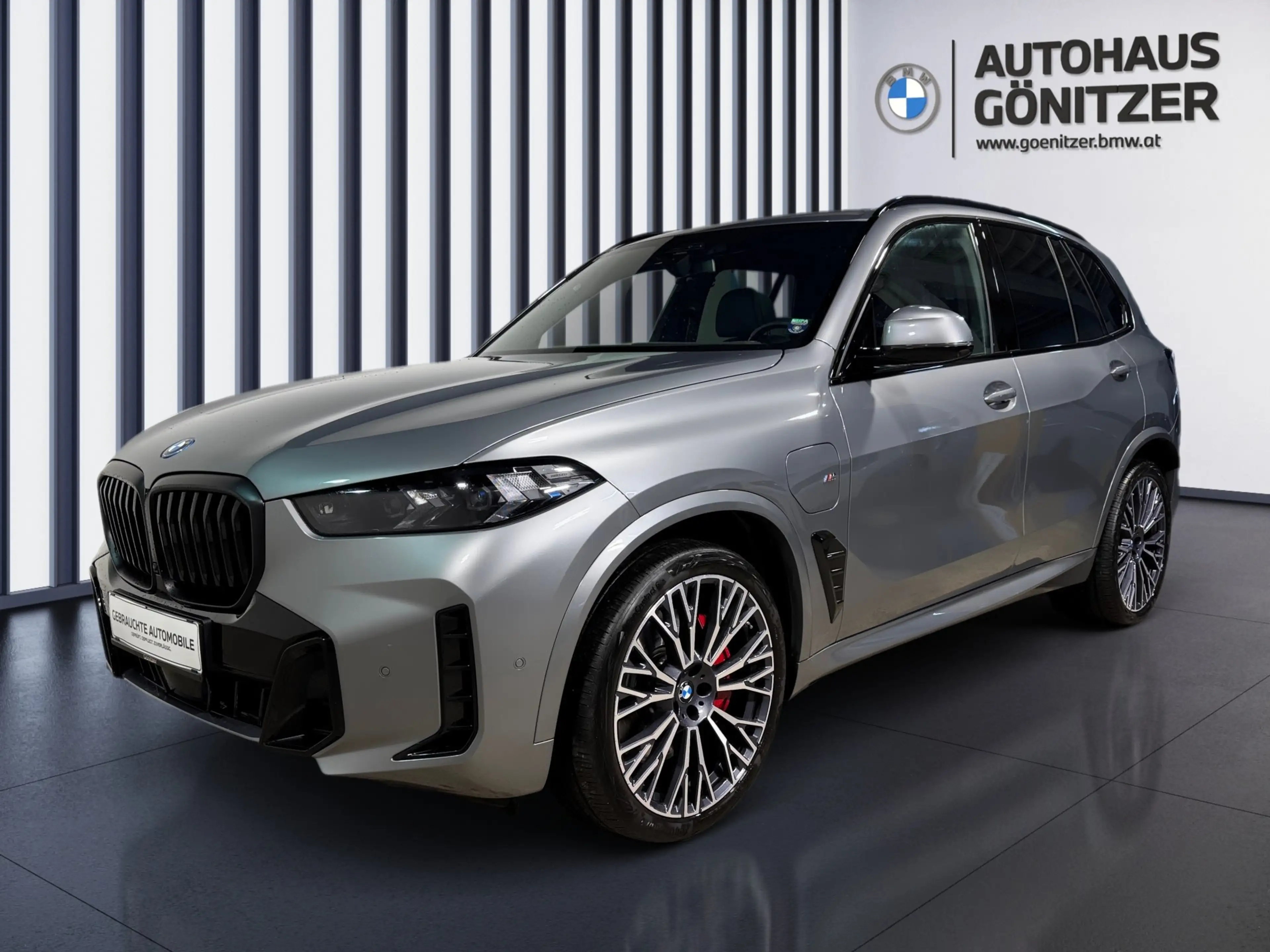 BMW X5 xDrive50e — photo 2