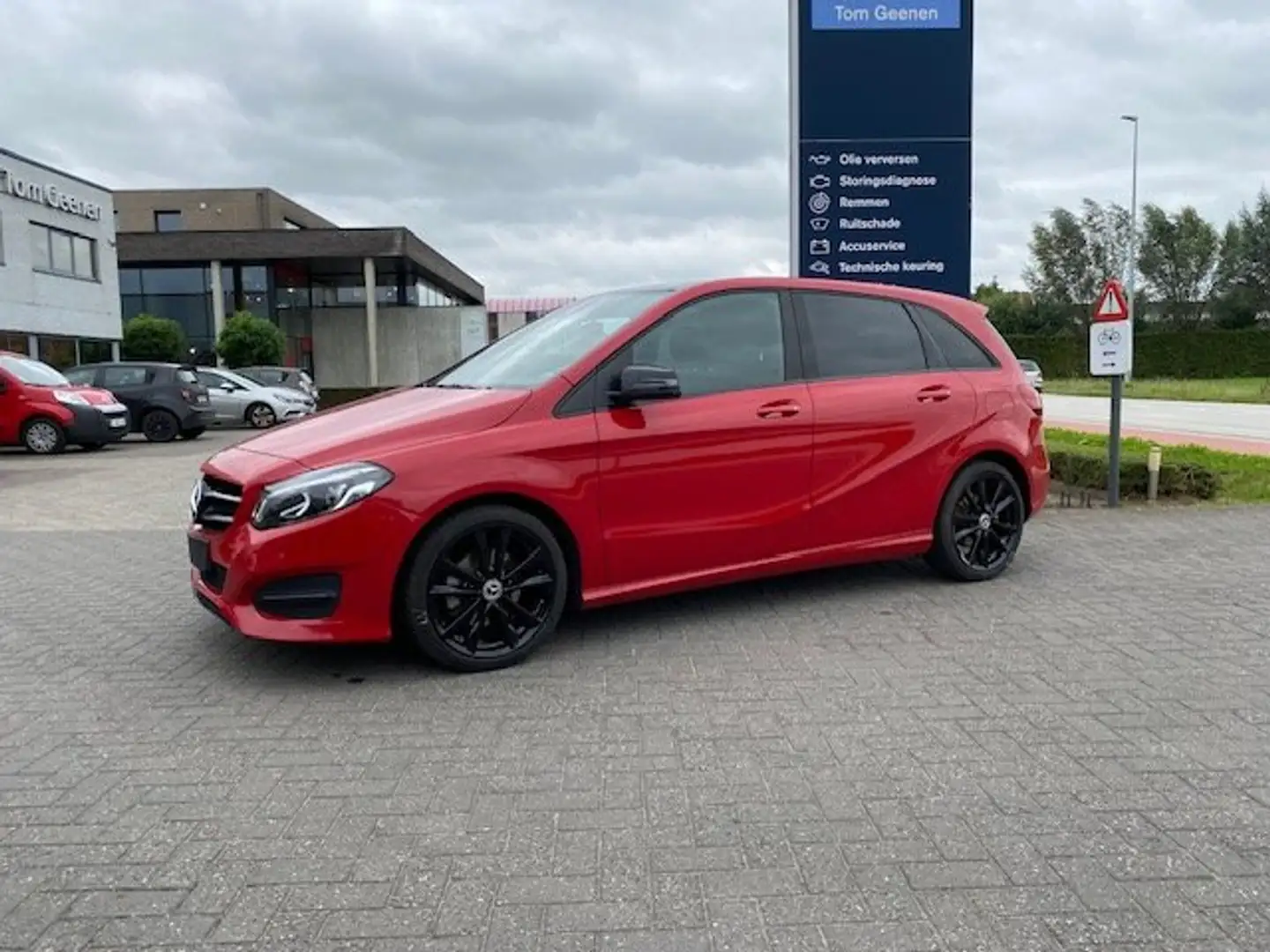 Mercedes-Benz B 180 Business Solution Rood - 2