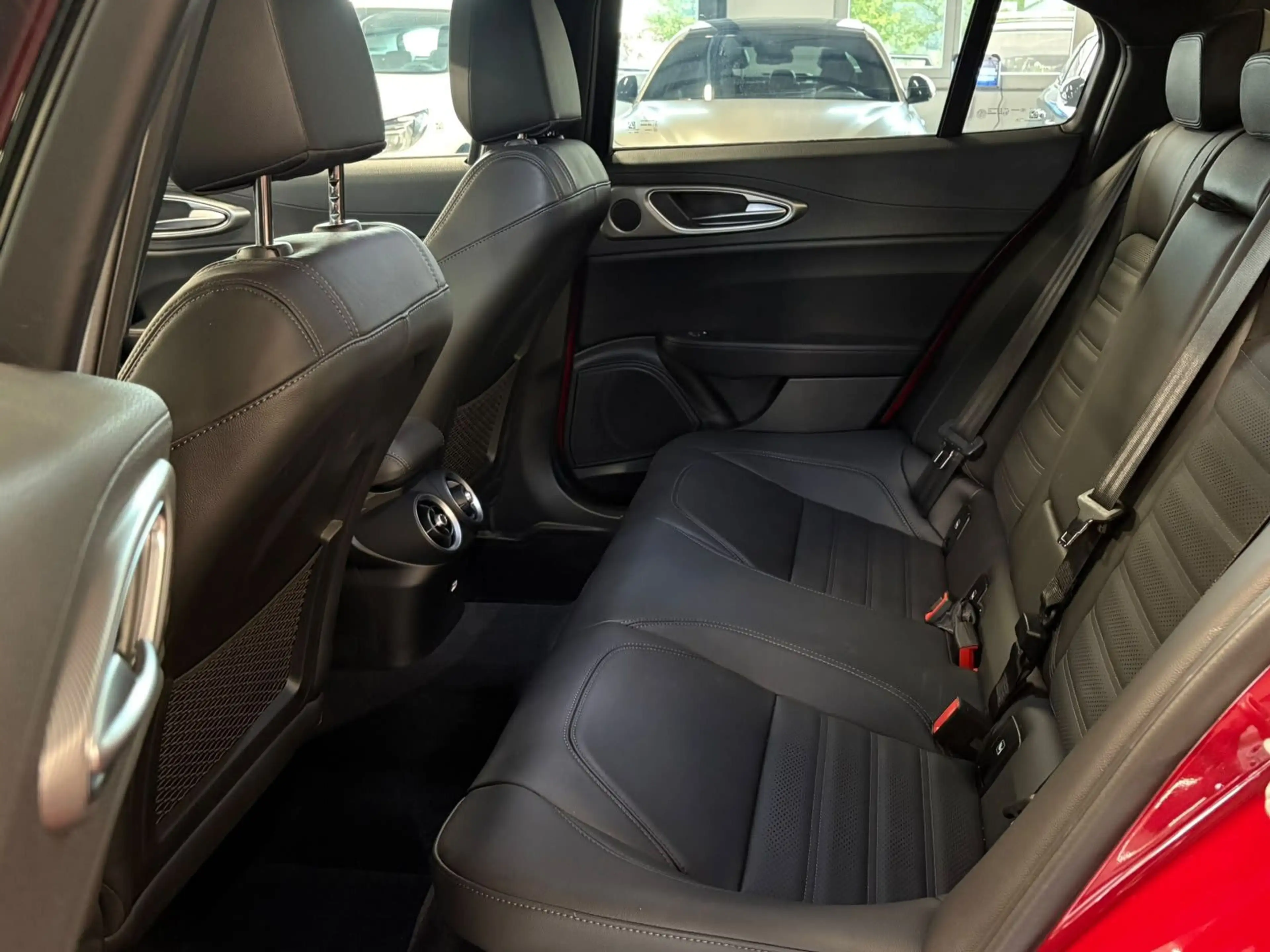 Alfa Romeo Giulia Veloce Q4 MATRIX+ACC+KAM+LEDER+SHZ+TOT.W+ — photo 14