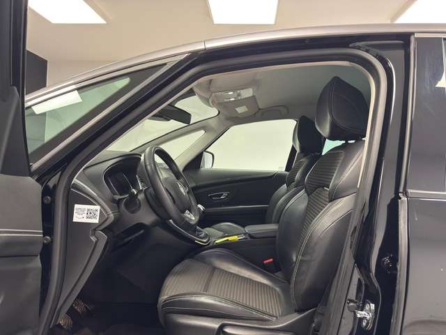 Renault Scenic — photo 11
